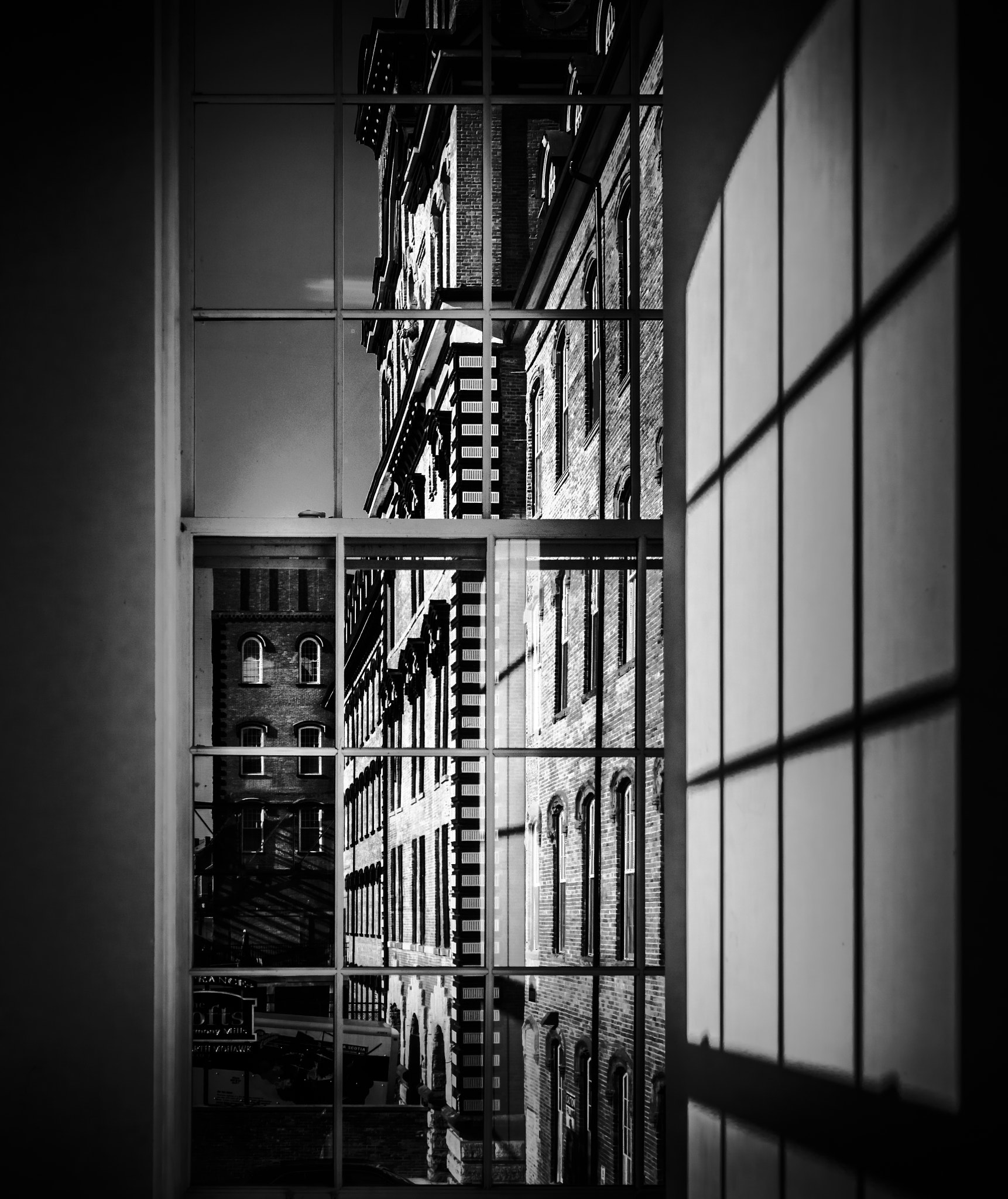 Olympus OM-D E-M5 sample photo. Window * photography