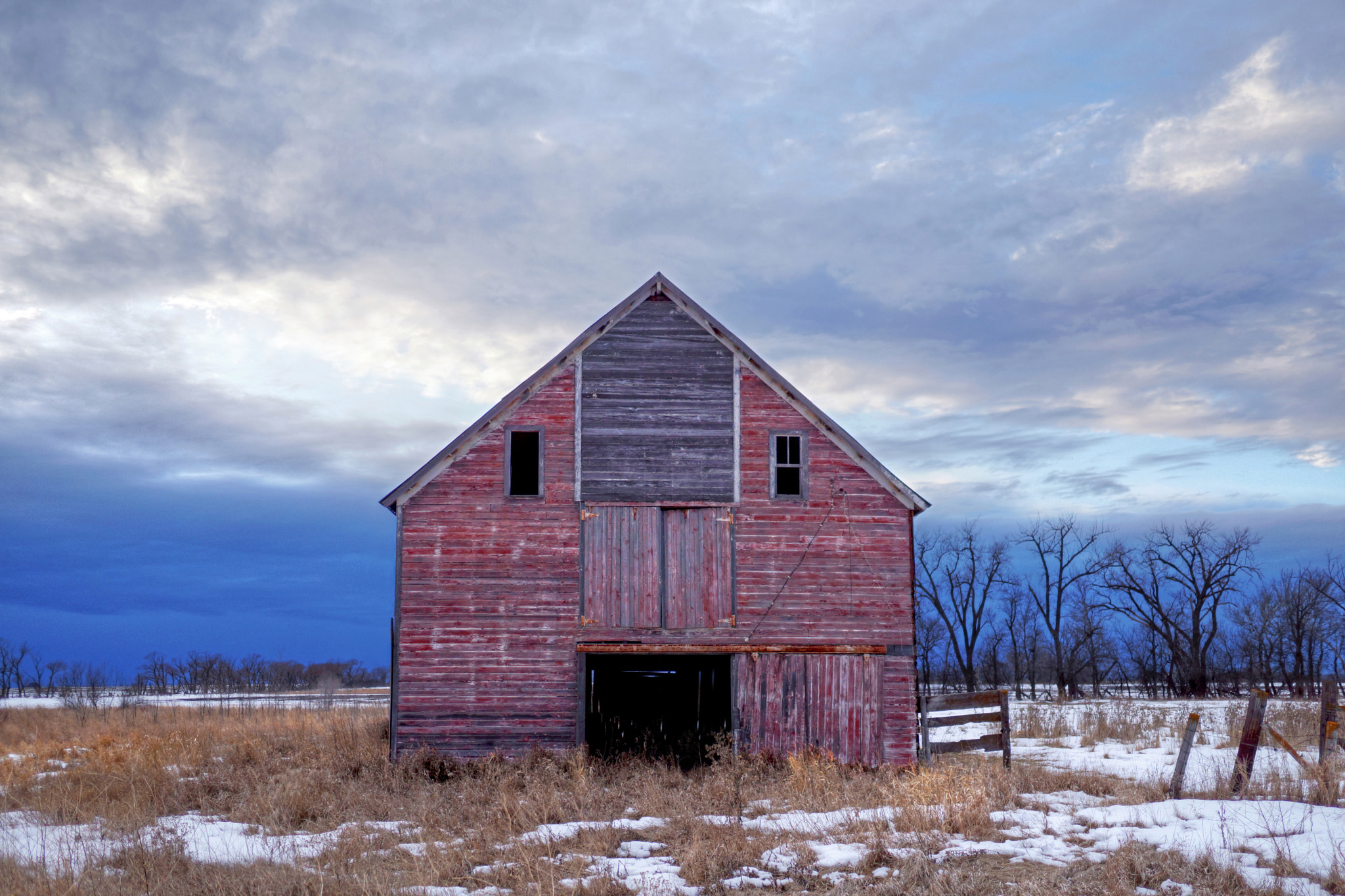 Sony Alpha NEX-7 + Sony Sonnar T* E 24mm F1.8 ZA sample photo. Barn face photography