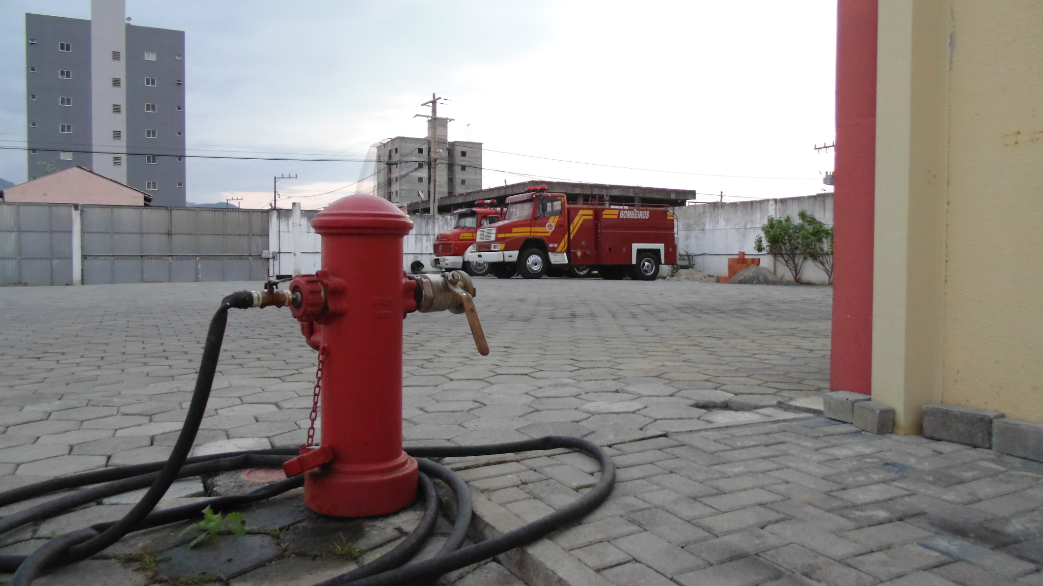 Sony DSC-H100 sample photo. Fire hydrant 3 photography