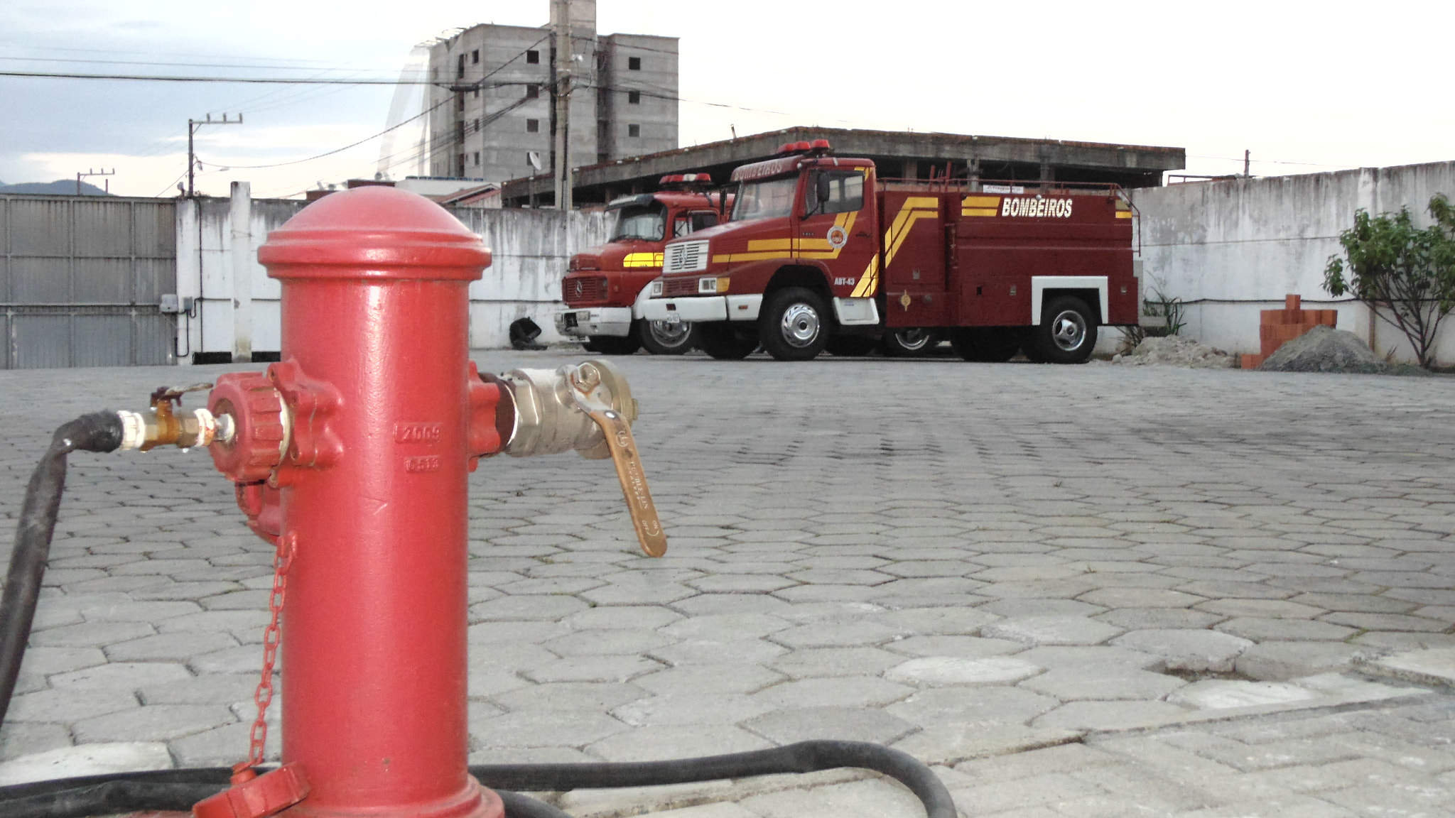Sony DSC-H100 sample photo. Fire hydrant 1 photography