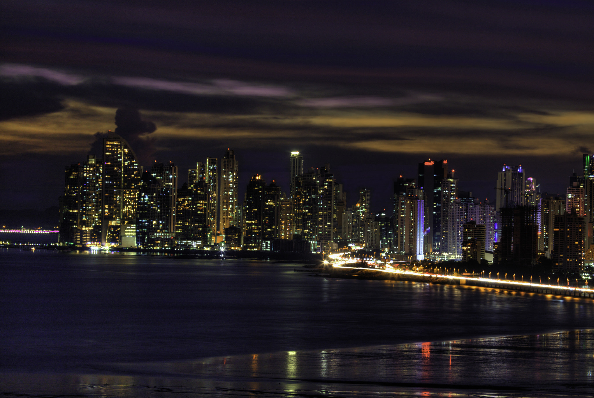 Canon EF 100-400mm F4.5-5.6L IS USM sample photo. City night colors photography