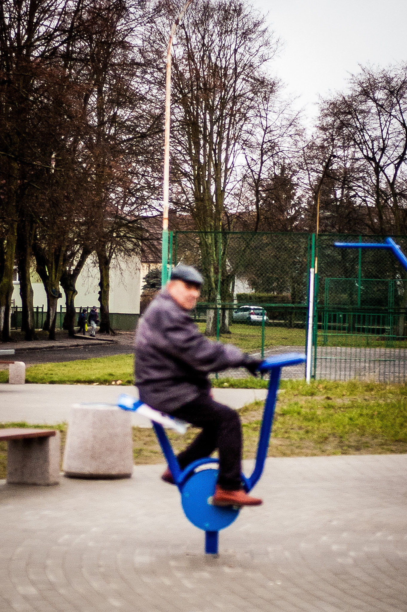 Nikon D70 + Nikon AF Nikkor 50mm F1.8D sample photo. //old man photography