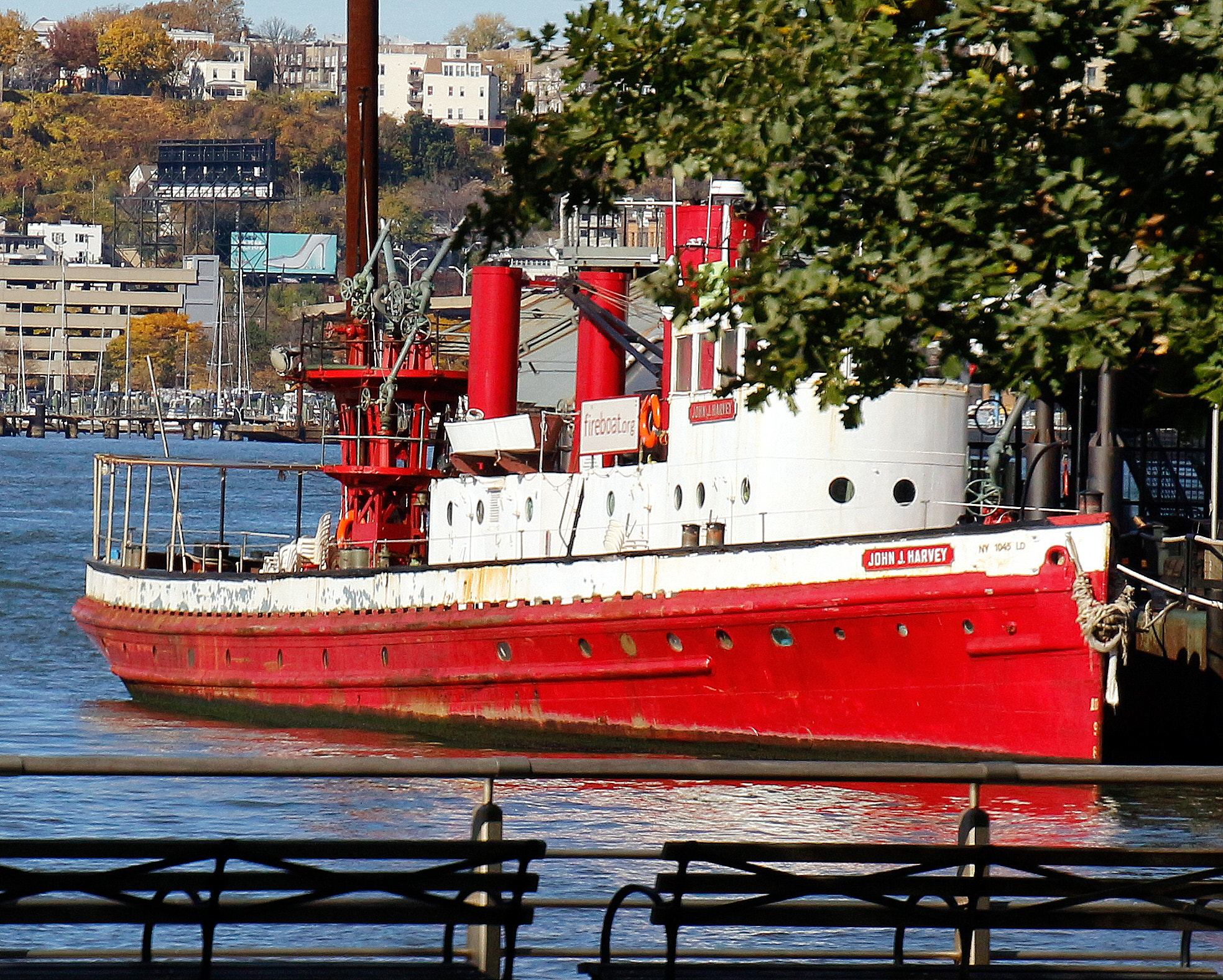 Canon EOS 700D (EOS Rebel T5i / EOS Kiss X7i) sample photo. Fire boat nyc photography