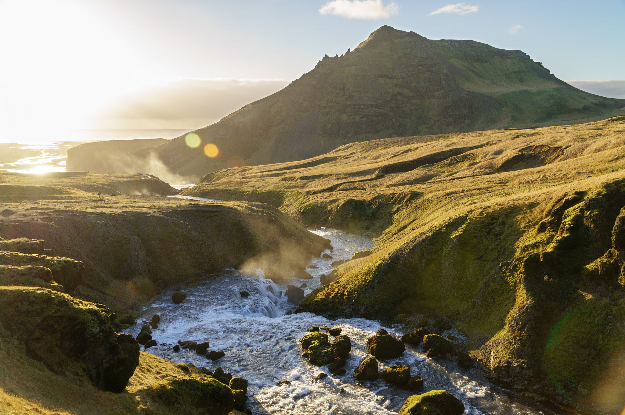 Sony Alpha NEX-6 + Sony E PZ 18-105mm F4 G OSS sample photo. Misty stream photography