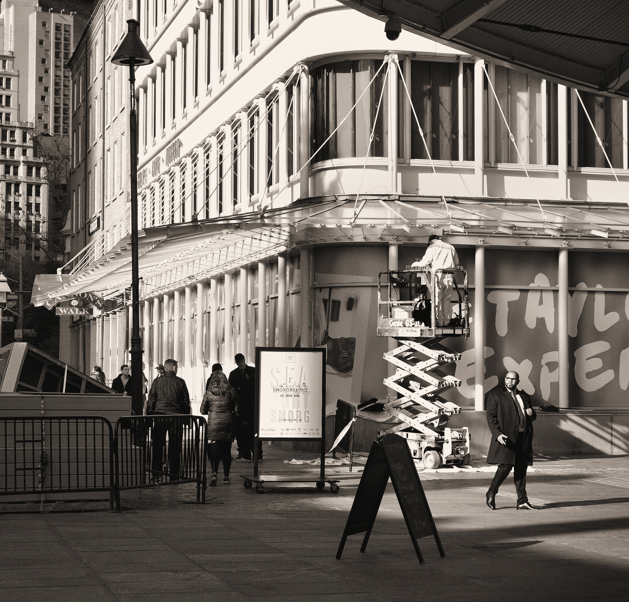 Pentax K-3 II sample photo. Scene at south street seaport (crop) photography