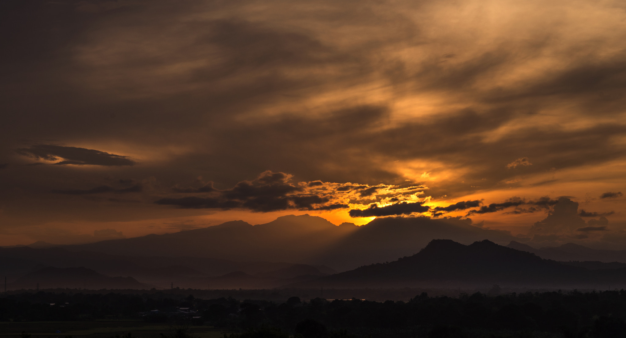 Pentax K-50 + Pentax smc DA 50mm F1.8 sample photo. Cluody sunrise photography