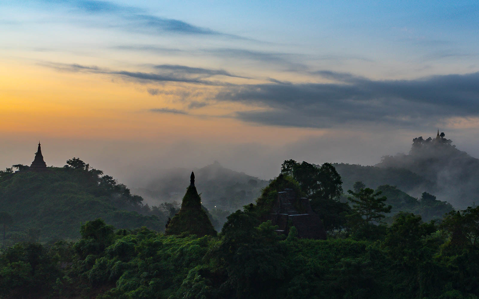 Sony a7R + Sony FE 28mm F2 sample photo. Sunrise at mrauk u photography