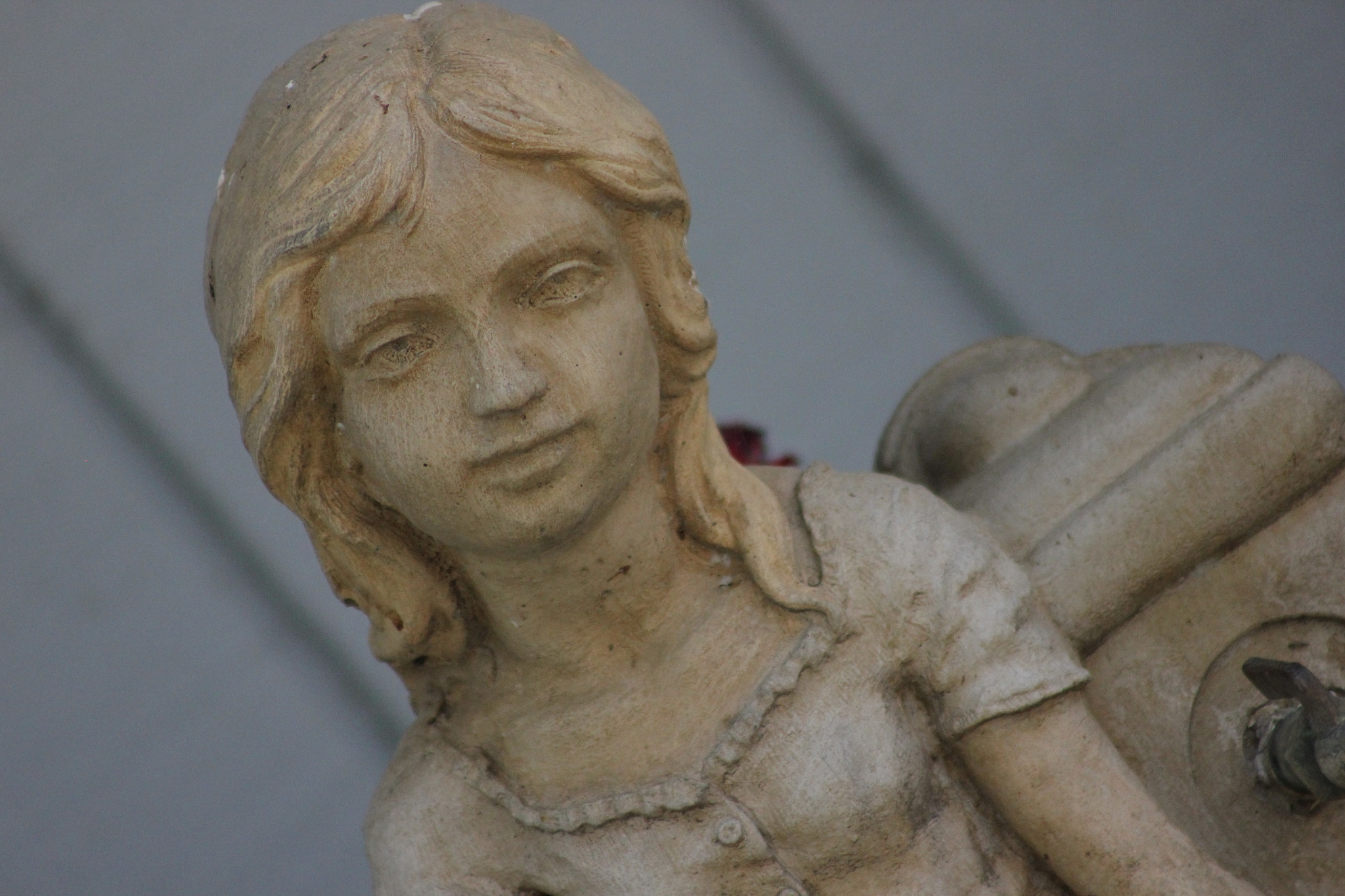 Canon EOS 550D (EOS Rebel T2i / EOS Kiss X4) + EF75-300mm f/4-5.6 sample photo. Statue photography