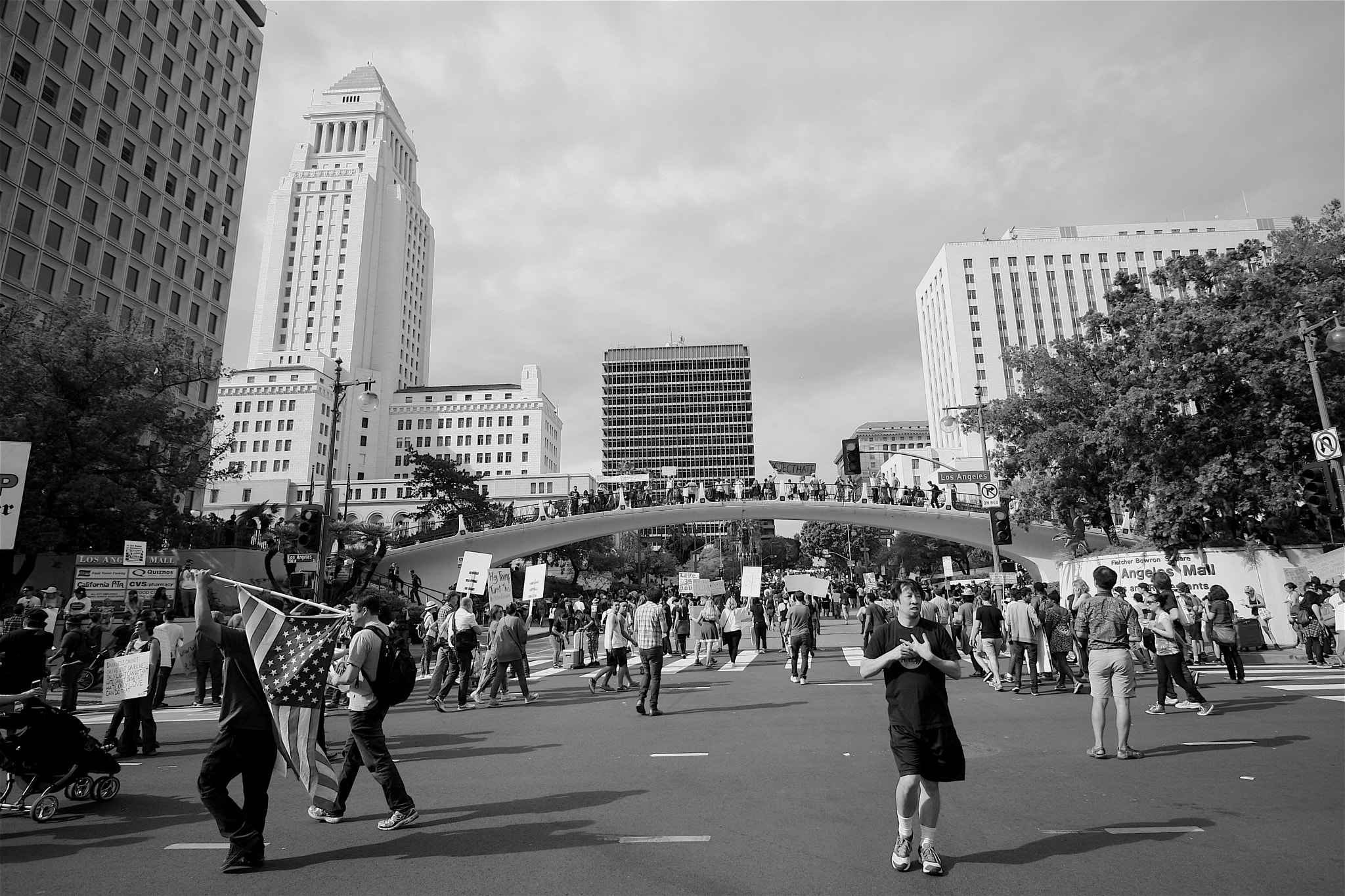 Canon EOS 40D sample photo. People everywhere photography