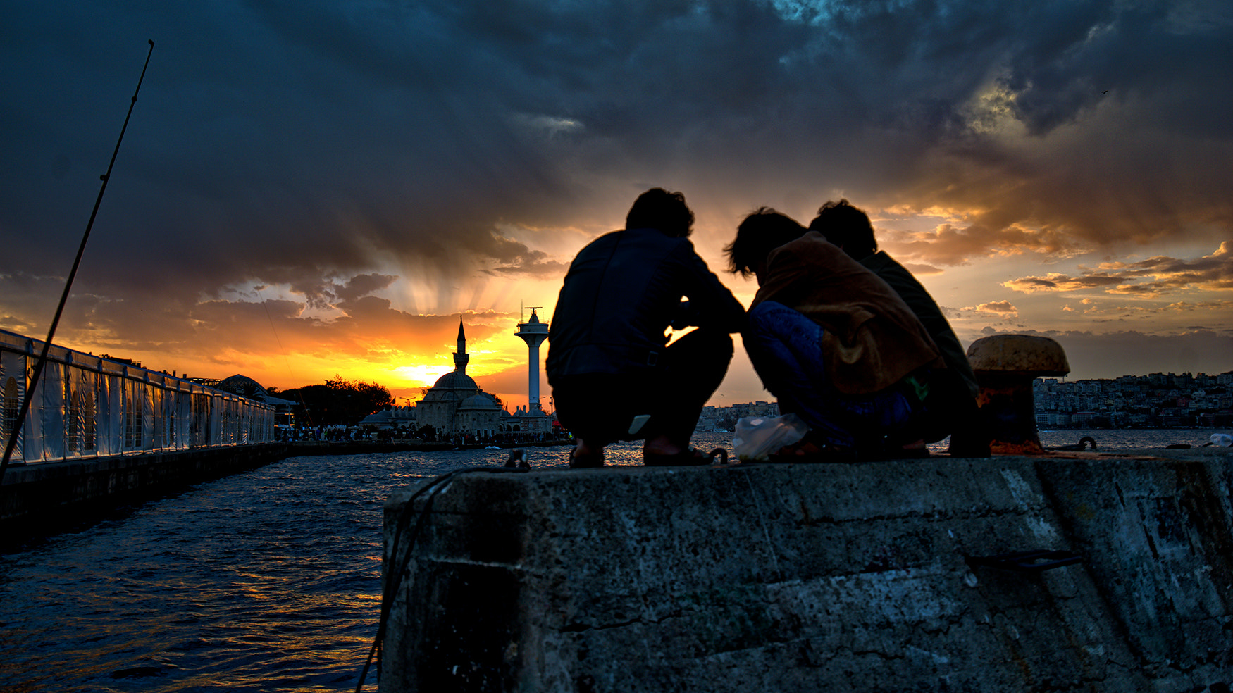 Sony a7 II + Sony Vario-Tessar T* FE 16-35mm F4 ZA OSS sample photo. Unterhaltung bei sonnenuntergang photography