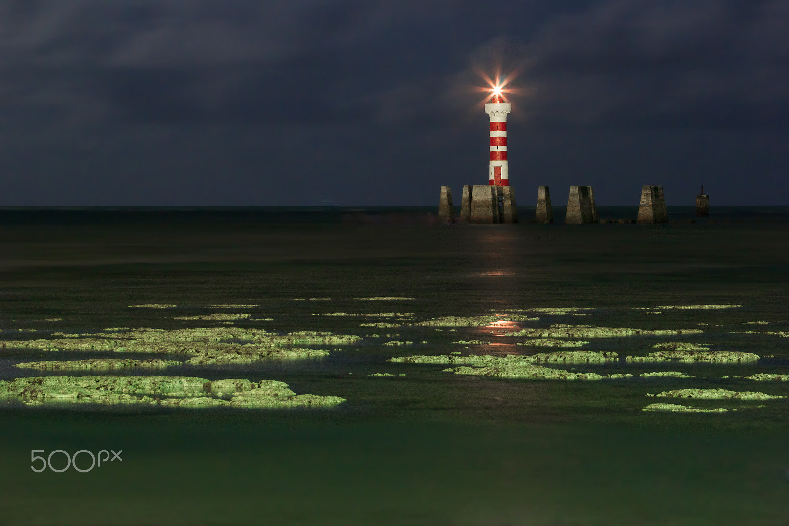 Canon EOS 60D sample photo. Lighthouse of ponta verde beach at night: low-tide photography
