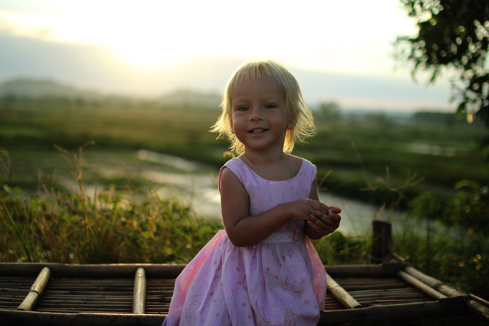 Canon EOS 550D (EOS Rebel T2i / EOS Kiss X4) sample photo. Sunrise and baby photography