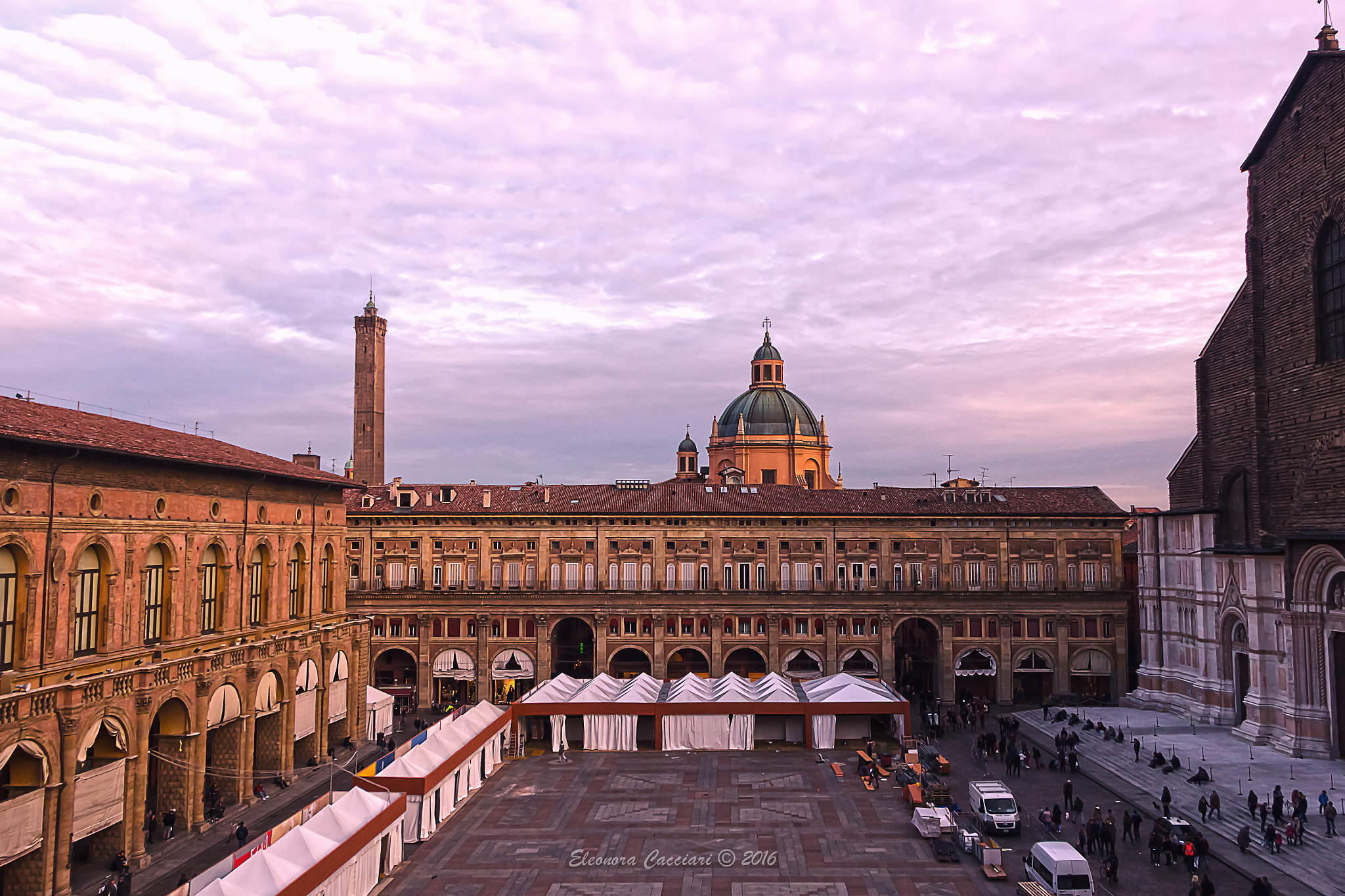 Canon EOS 1200D (EOS Rebel T5 / EOS Kiss X70 / EOS Hi) sample photo. Bologna, piazza maggiore photography