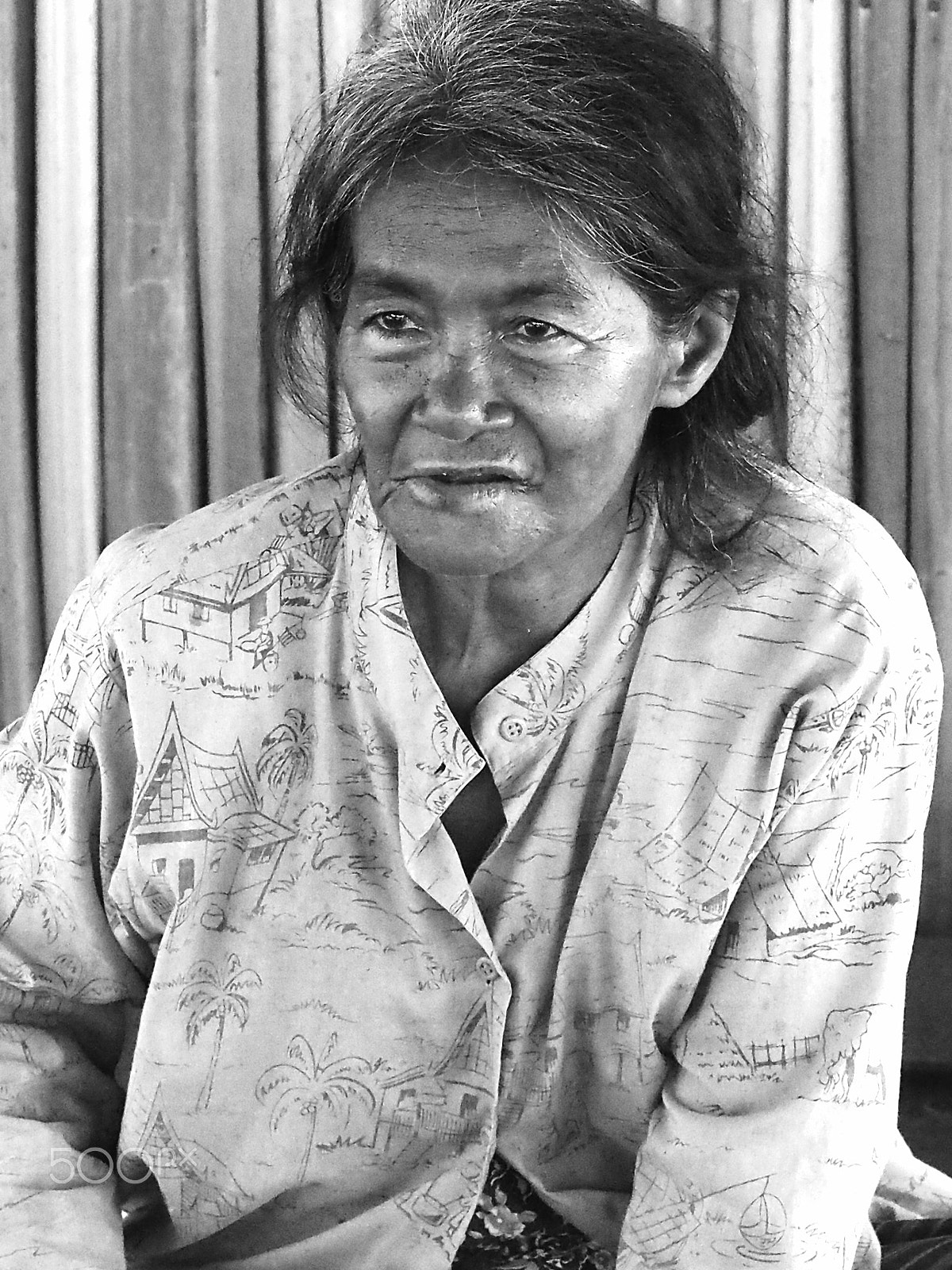 Olympus OM-D E-M5 + Olympus M.Zuiko Digital ED 75mm F1.8 sample photo. Old thai woman photography