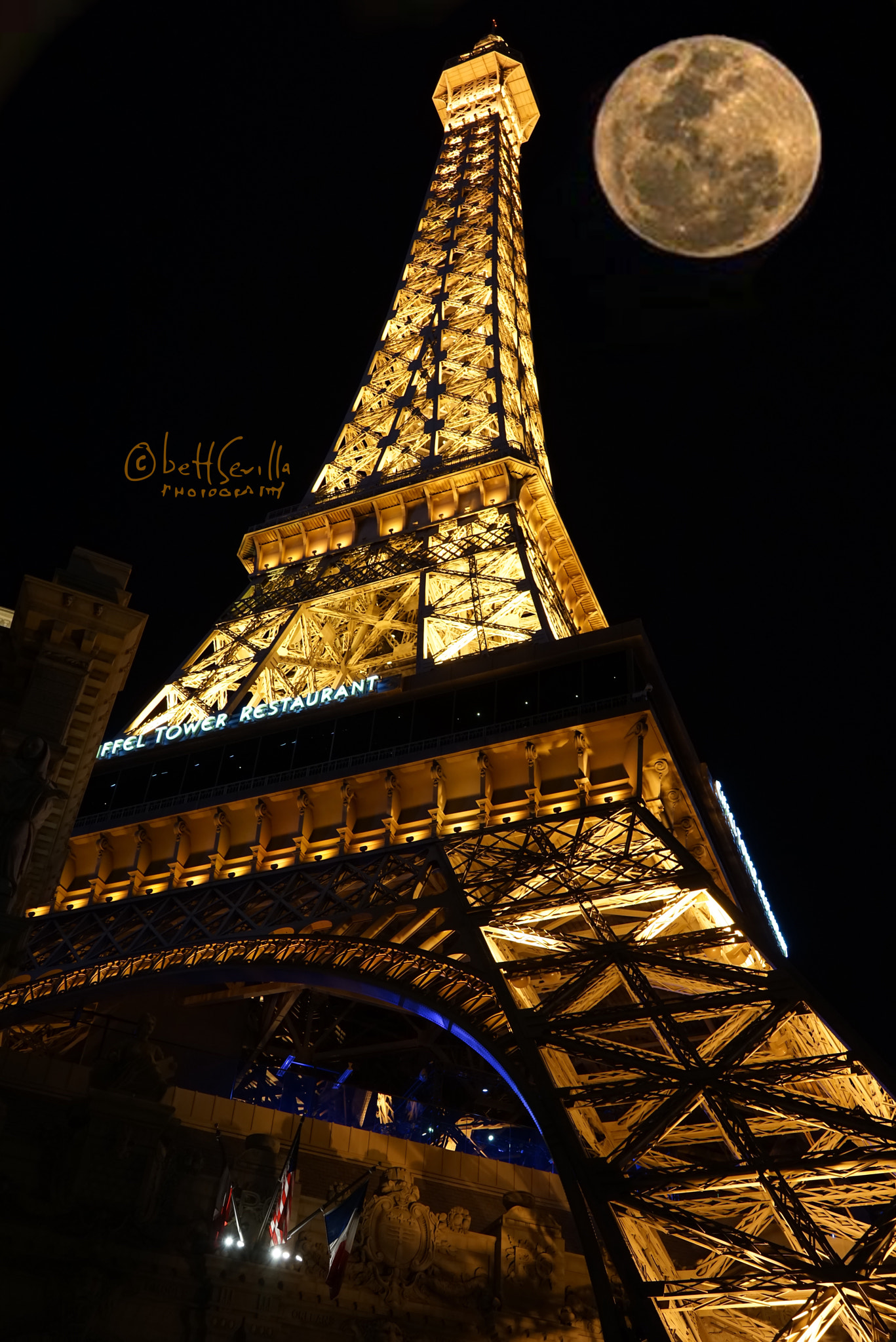 Sony a7R + Sony Distagon T* FE 35mm F1.4 ZA sample photo. Super moon at paris las vegas photography