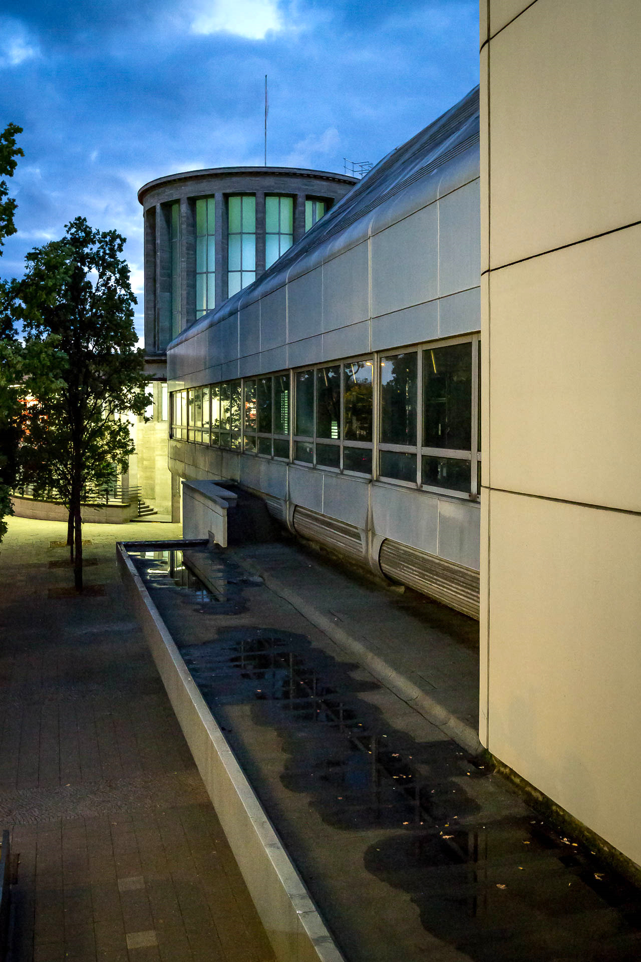 Canon EOS M sample photo. Messe photography