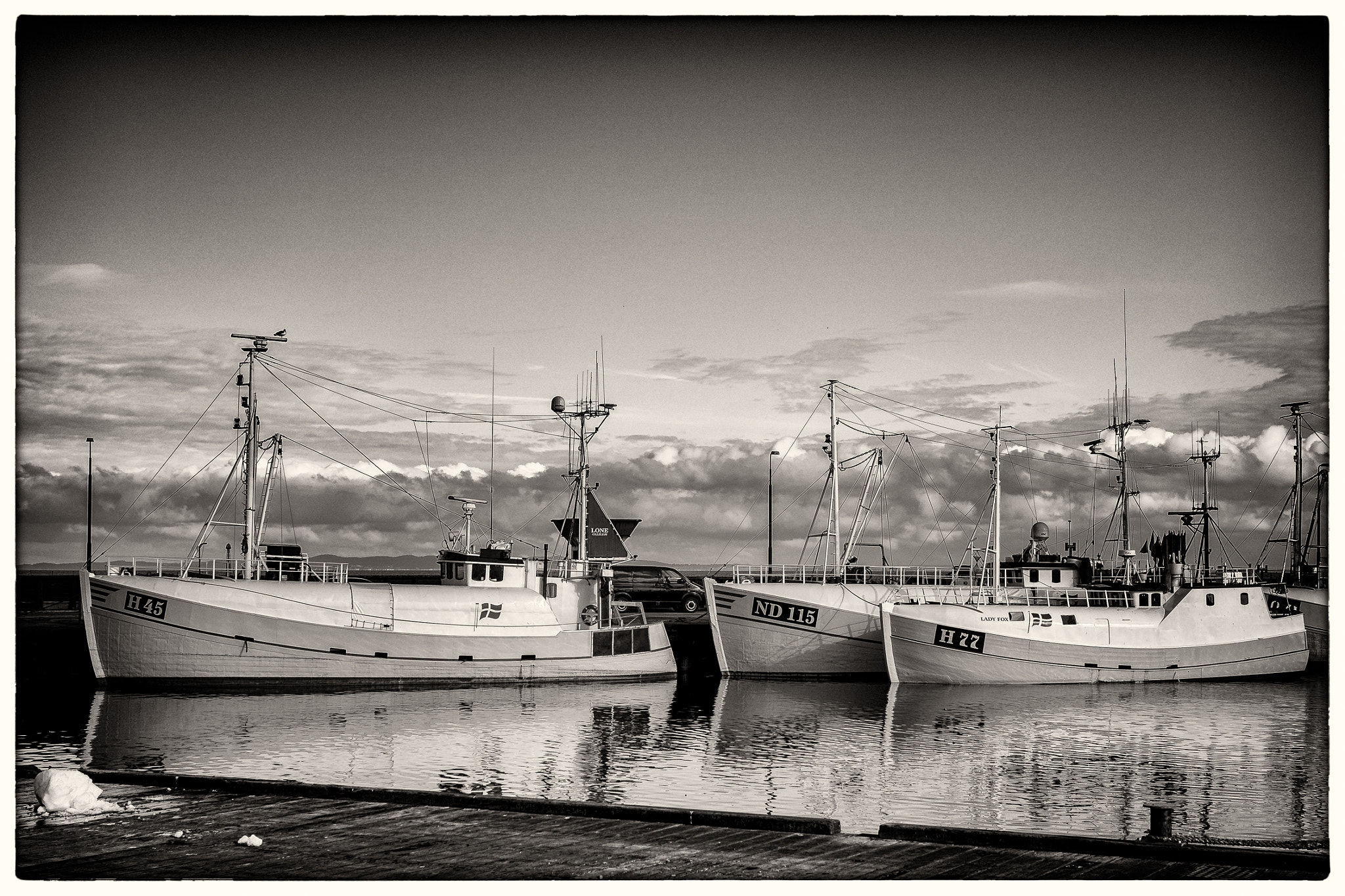 Panasonic Leica DG Summilux 25mm F1.4 II ASPH sample photo. Gilleleje - three boats photography