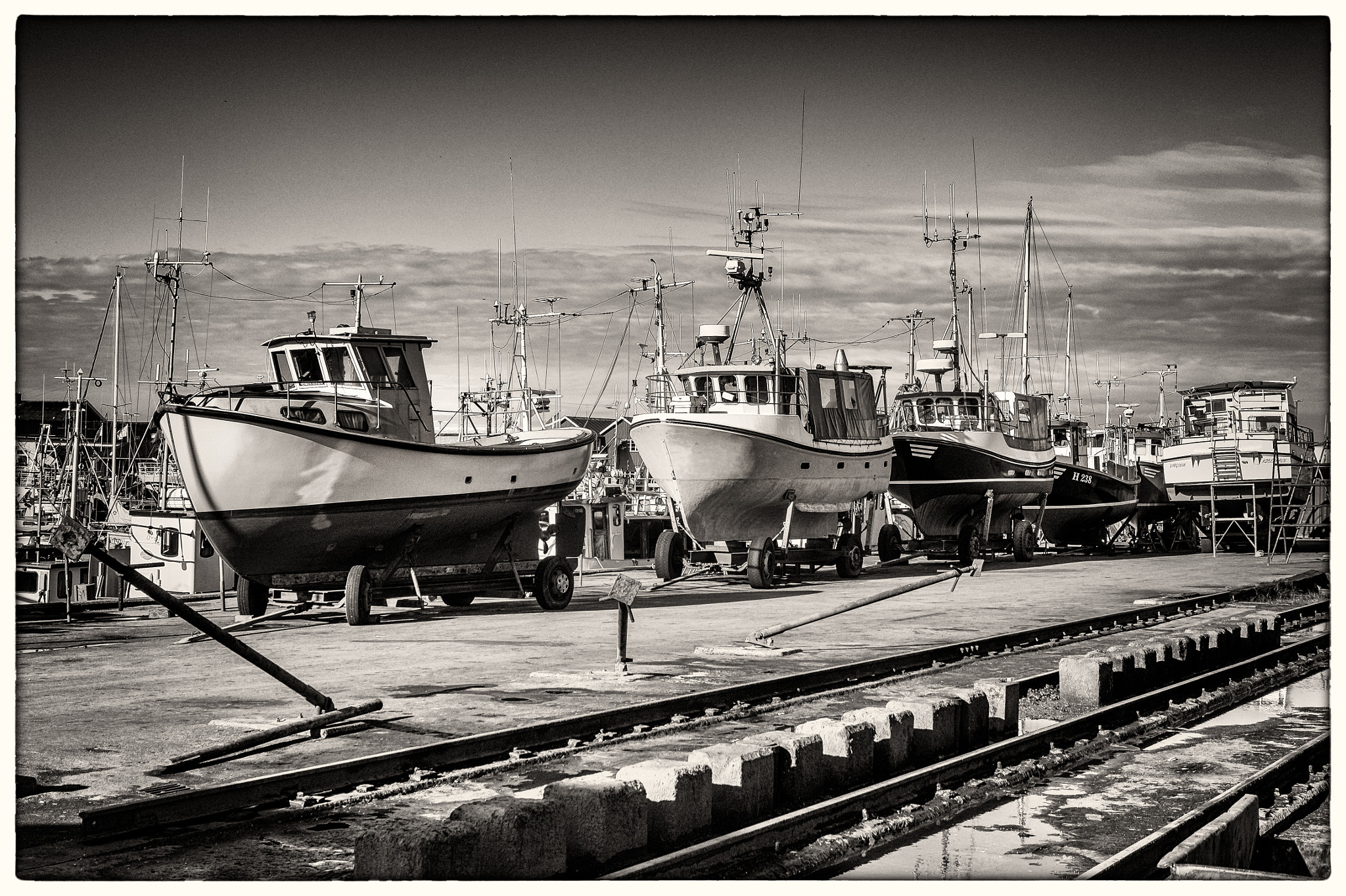 Olympus OM-D E-M5 + Panasonic Leica DG Summilux 25mm F1.4 II ASPH sample photo. Gilleleje - boats on wheels photography