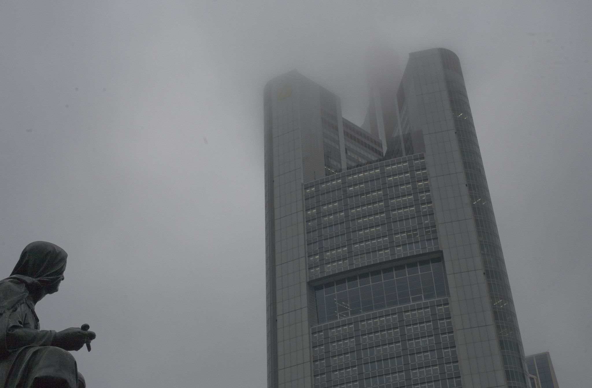 Canon EOS 5D + Canon EF 50mm f/1.8 sample photo. Grey morning in frankfurt photography