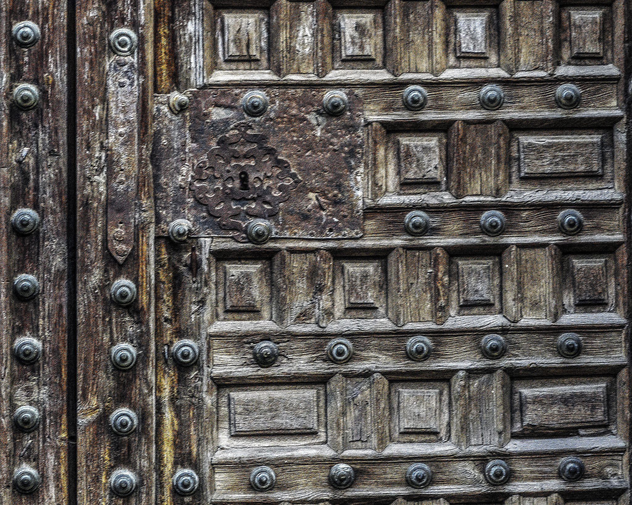 Sigma 17-70mm F2.8-4 DC Macro OS HSM sample photo. The door photography