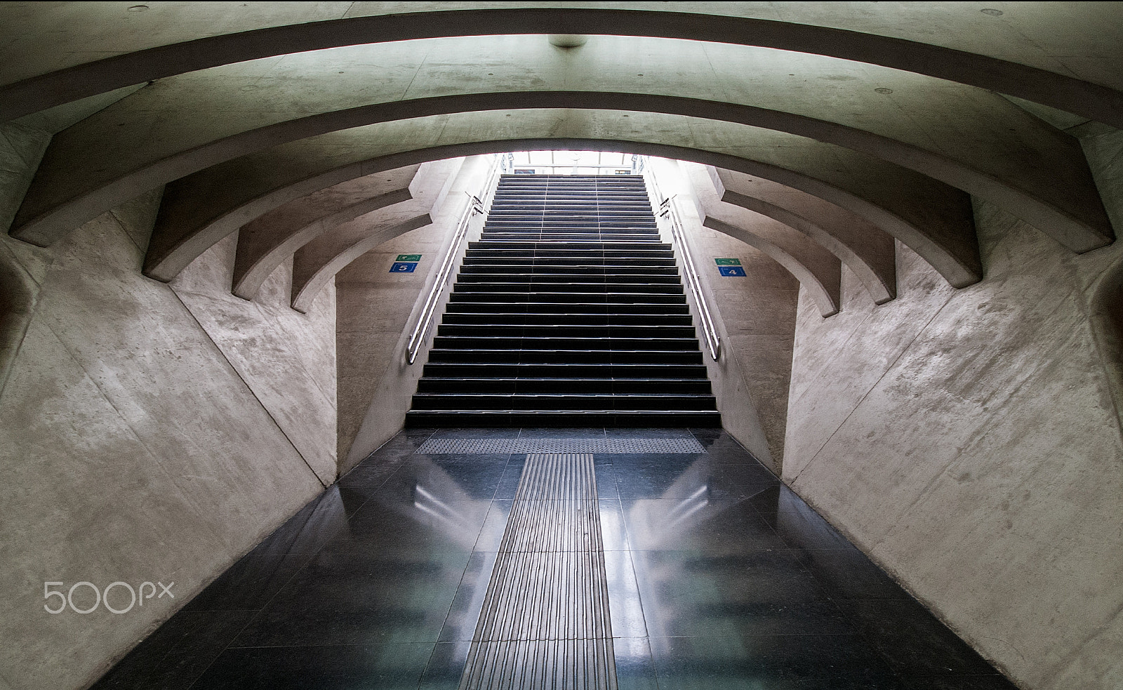 Sigma 10-20mm F4-5.6 EX DC HSM sample photo. Liège guillemins photography