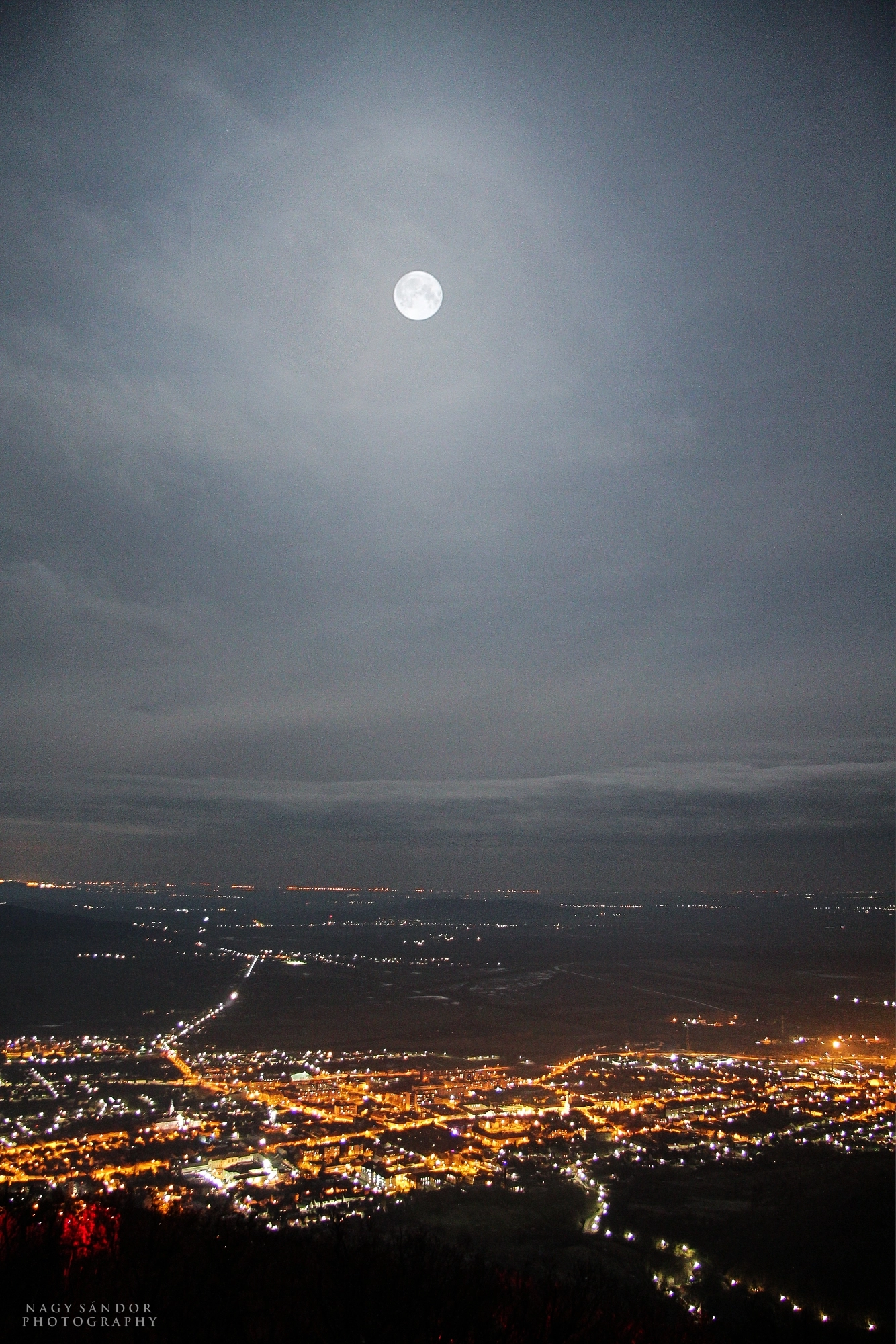 Canon EF-S 17-85mm F4-5.6 IS USM sample photo. Night lights photography
