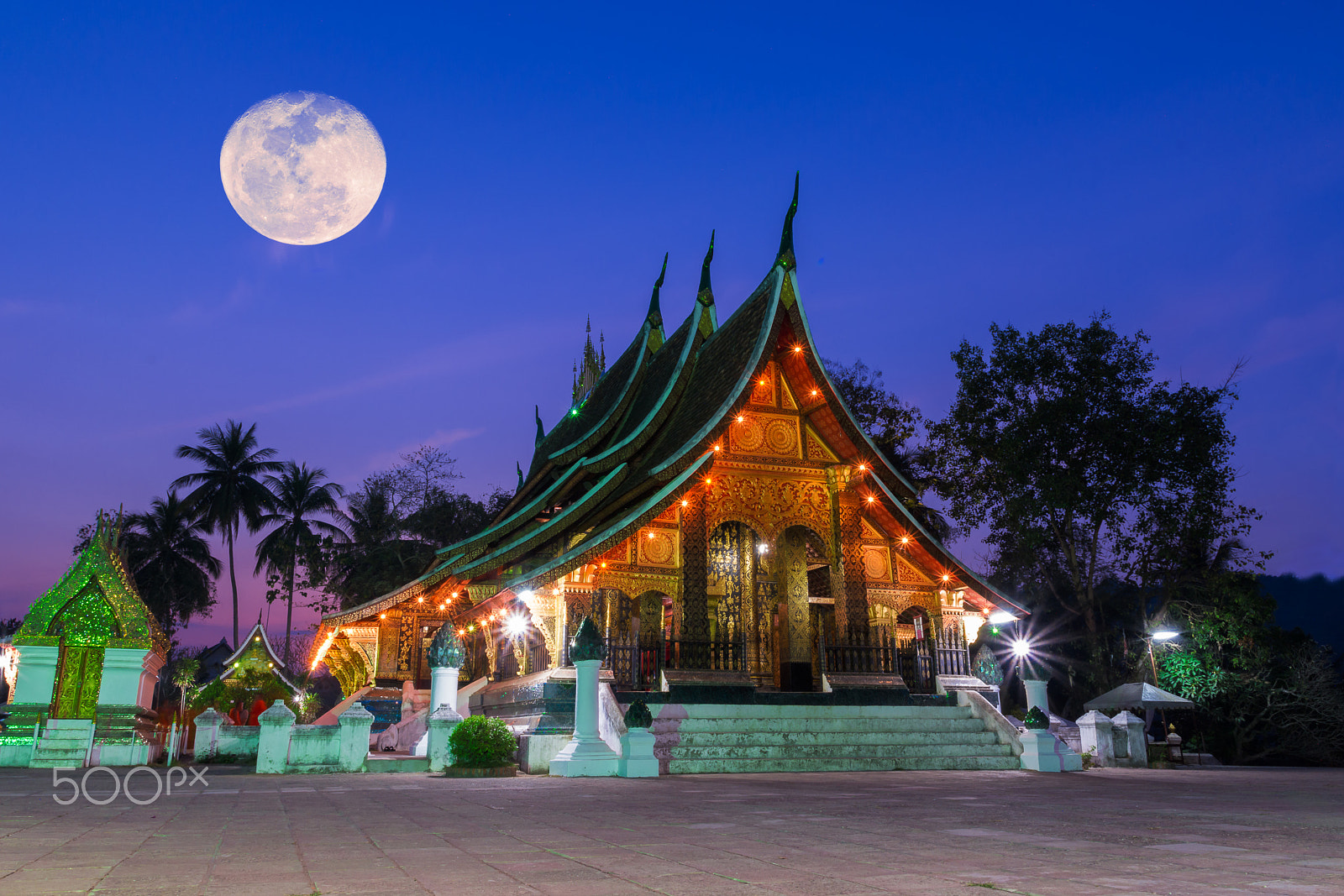 Sigma 17-70mm F2.8-4 DC Macro OS HSM | C sample photo. Wat xieng thong at  luang prabang, laos photography