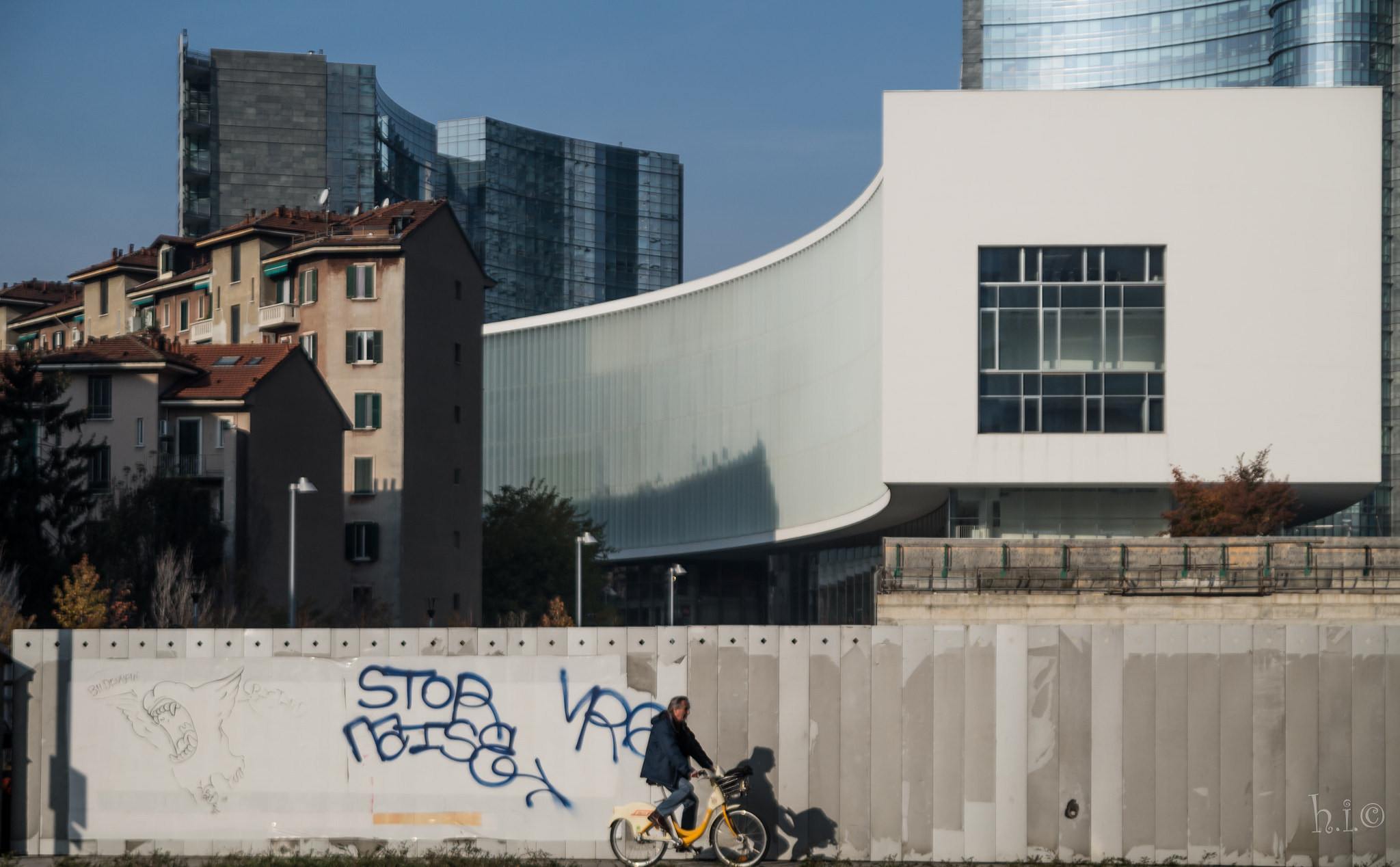 Pentax K-50 sample photo. Milano street photography