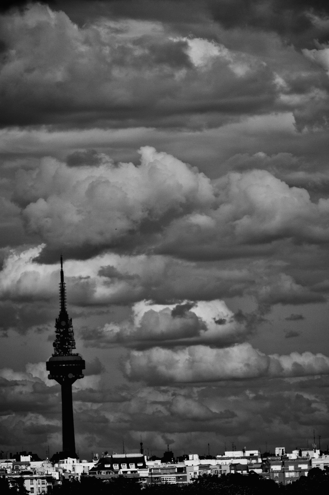 Panasonic Lumix DMC-GH1 sample photo. Madrid under the clouds photography