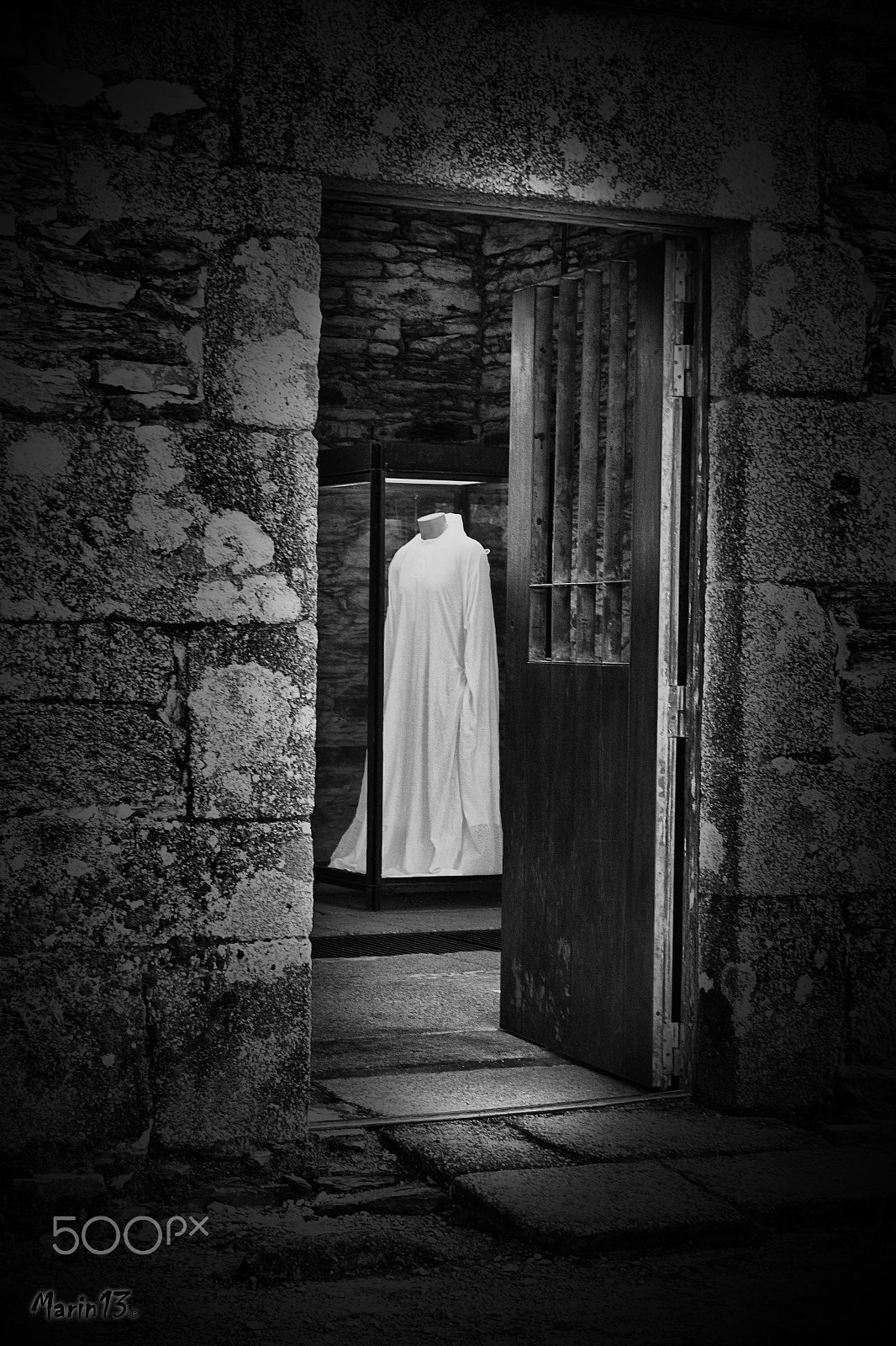 Canon EF-S 18-55mm F3.5-5.6 II sample photo. White ghost photography