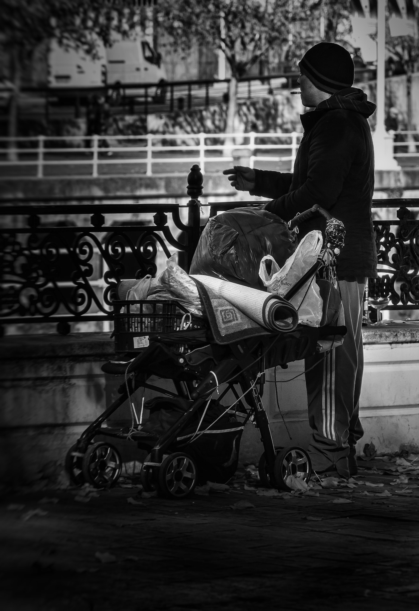 Olympus OM-D E-M10 II sample photo. Loneliless. bilbao ( spain ) photography