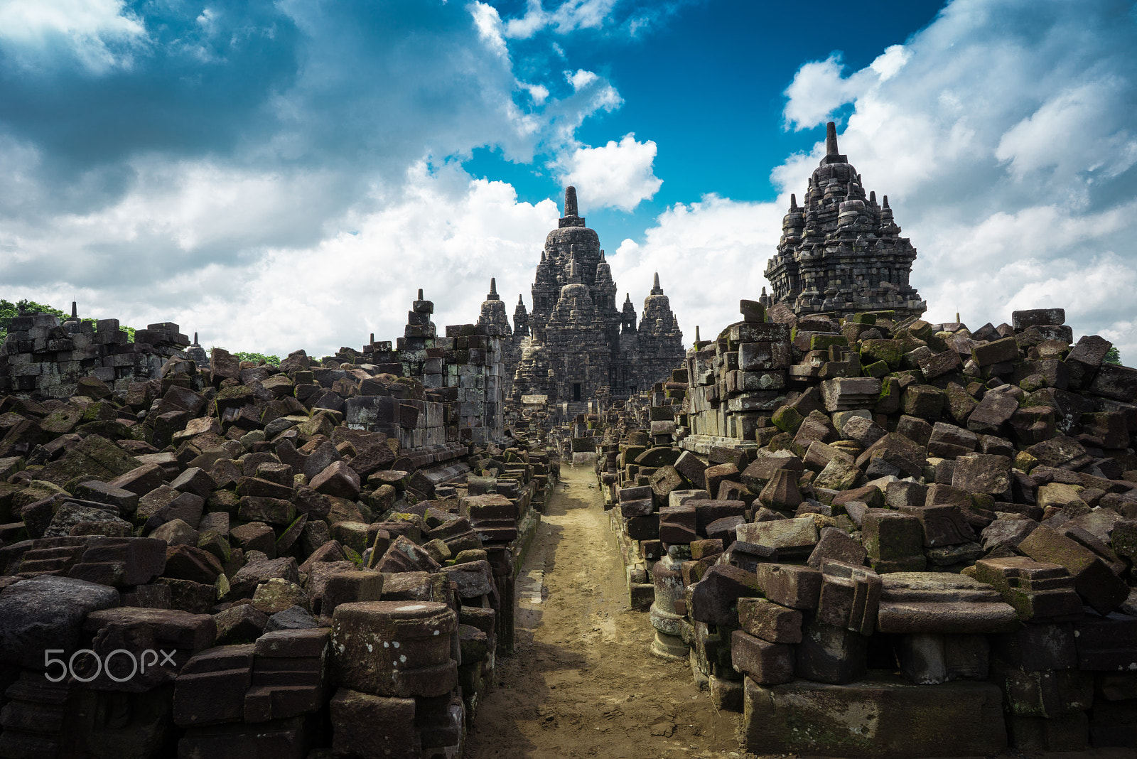 Sony a7R + ZEISS Batis 25mm F2 sample photo. Hindu temple photography