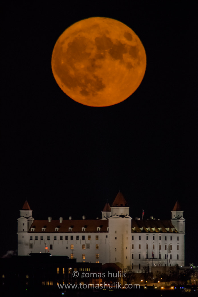 Nikon D810 + Nikon AF-S Nikkor 600mm F4G ED VR sample photo. Supermoon over bratislava castle photography