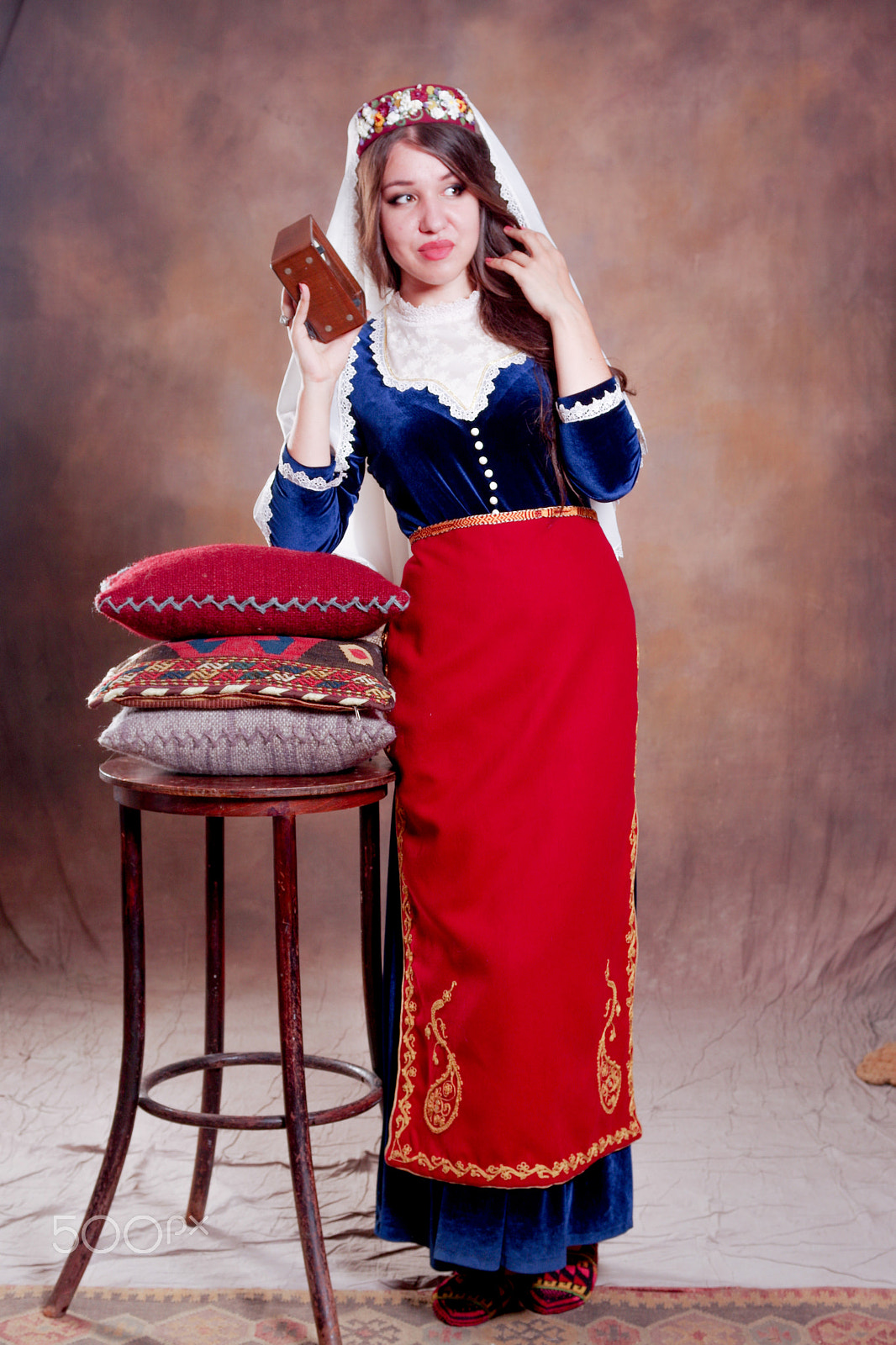 Pentax smc DA 40mm F2.8 Limited sample photo. Armenian national garment (taraz) photography