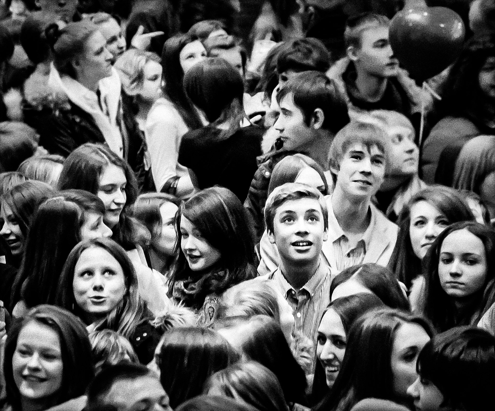 Sony DT 55-200mm F4-5.6 SAM sample photo. Face in the crowd photography
