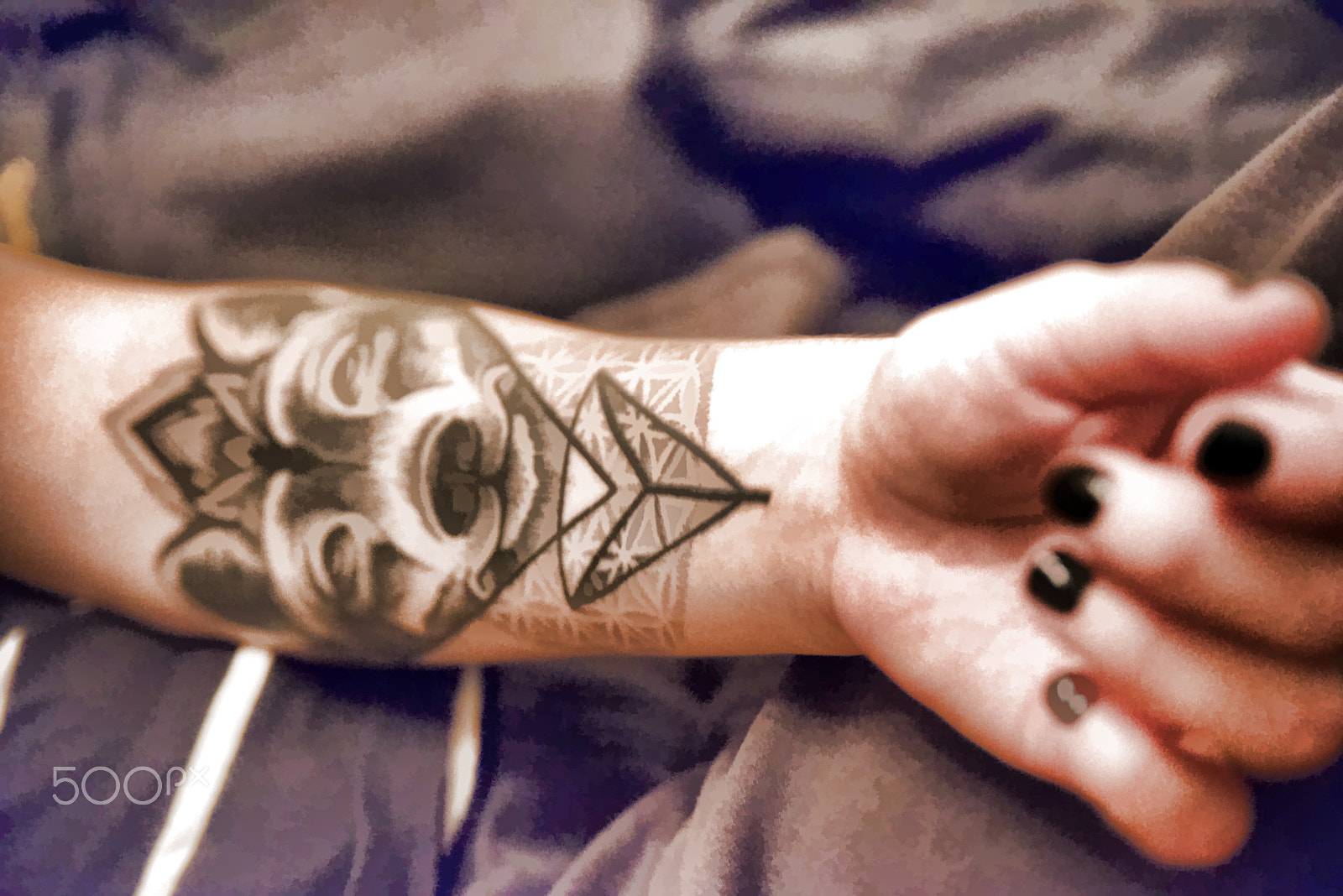 AF Zoom-Nikkor 28-105mm f/3.5-4.5D IF sample photo. Wolf tattoo photography
