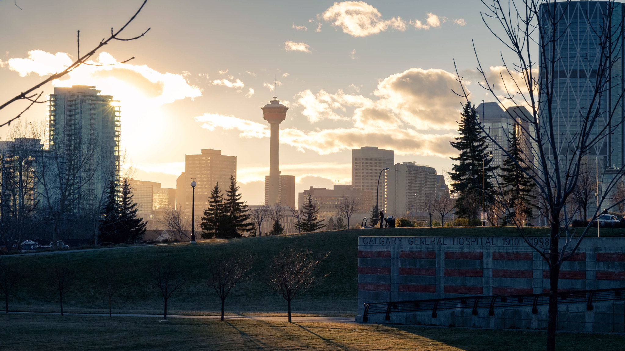 Fujifilm X-T1 + Fujifilm XF 56mm F1.2 R APD sample photo. Calgary skyline from bridgeland park photography