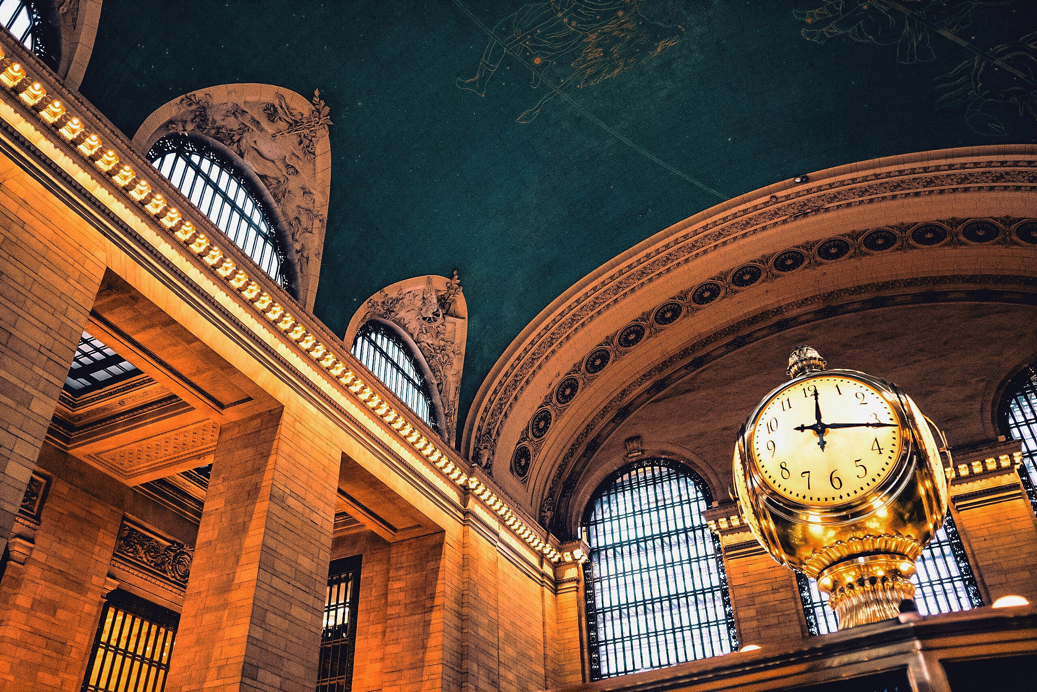 Sony a6300 + Sigma 19mm F2.8 EX DN sample photo. Taking the train photography