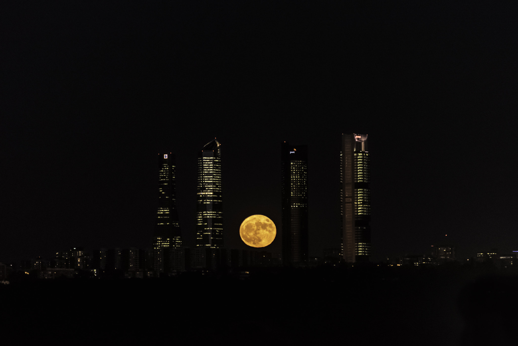 Sigma 70-200mm F2.8 EX DG Macro HSM II sample photo. Super luna-super moon photography