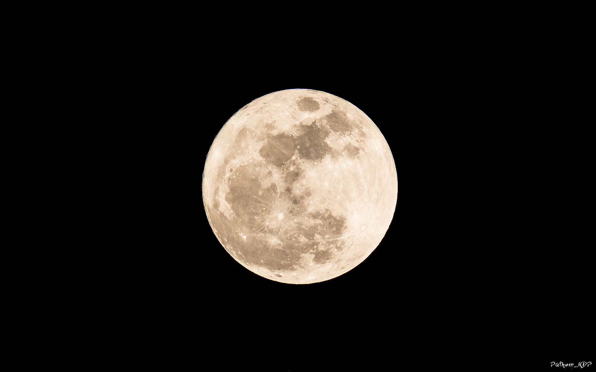 Canon EF 300mm F4L IS USM sample photo. Our moon in my sight. photography