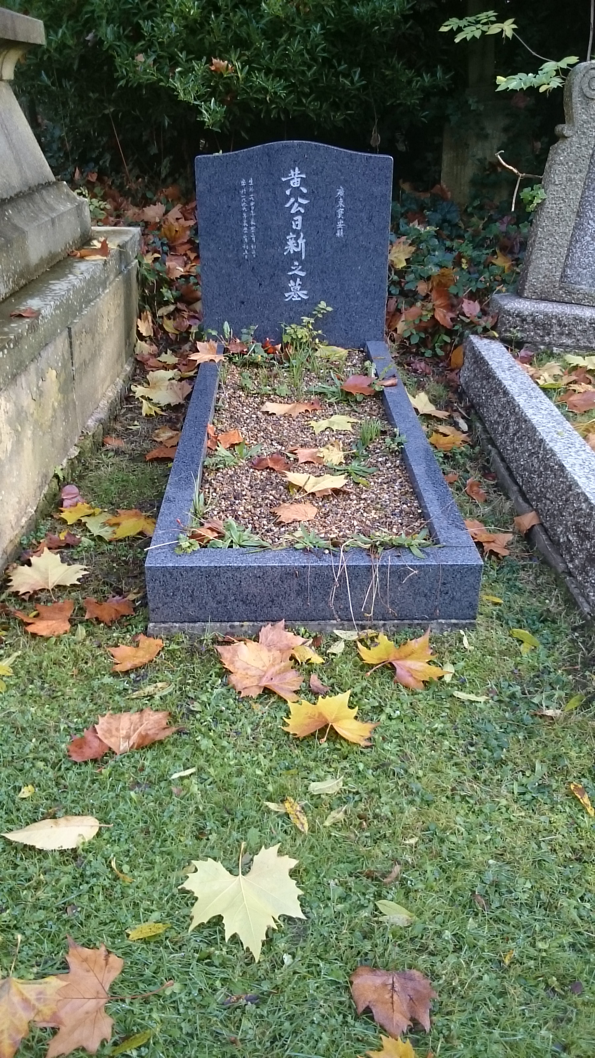 Sony Xperia Z Ultra sample photo. The highgate cemetry. london photography