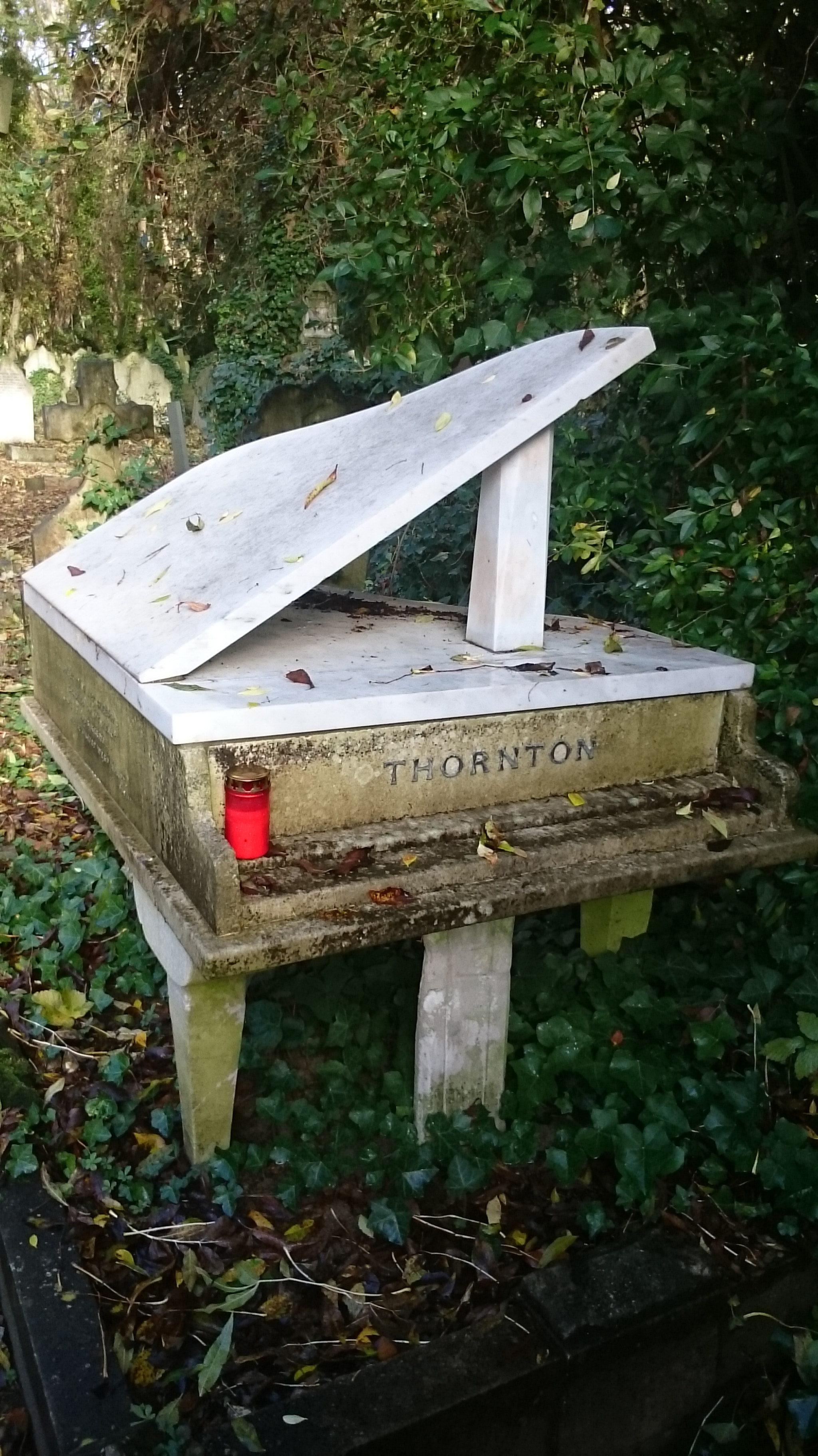 Sony Xperia Z Ultra sample photo. A tombstone in the highgate cemetry in london. photography