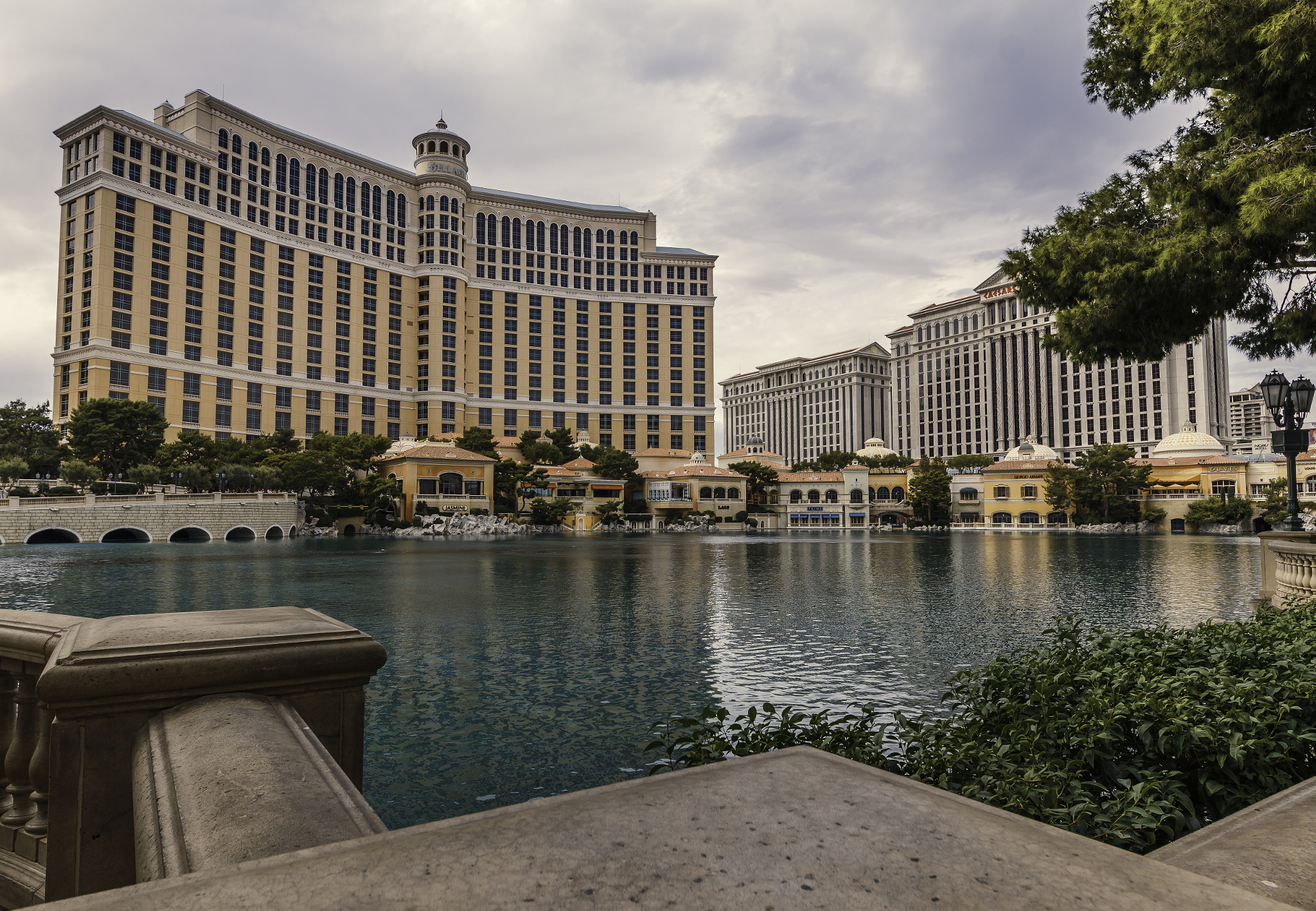 Canon EOS 70D + Sigma 12-24mm F4.5-5.6 II DG HSM sample photo. Bellagio hotel las vegas photography