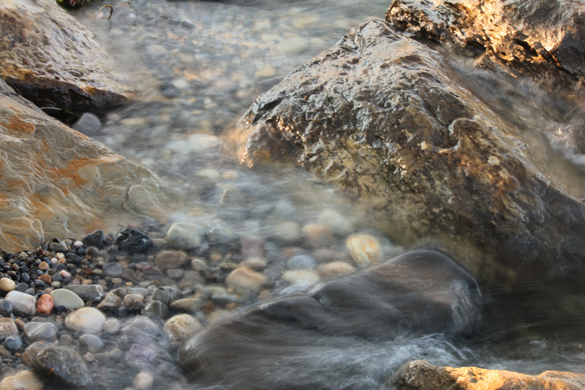 Canon EOS 550D (EOS Rebel T2i / EOS Kiss X4) sample photo. Rocky shore photography