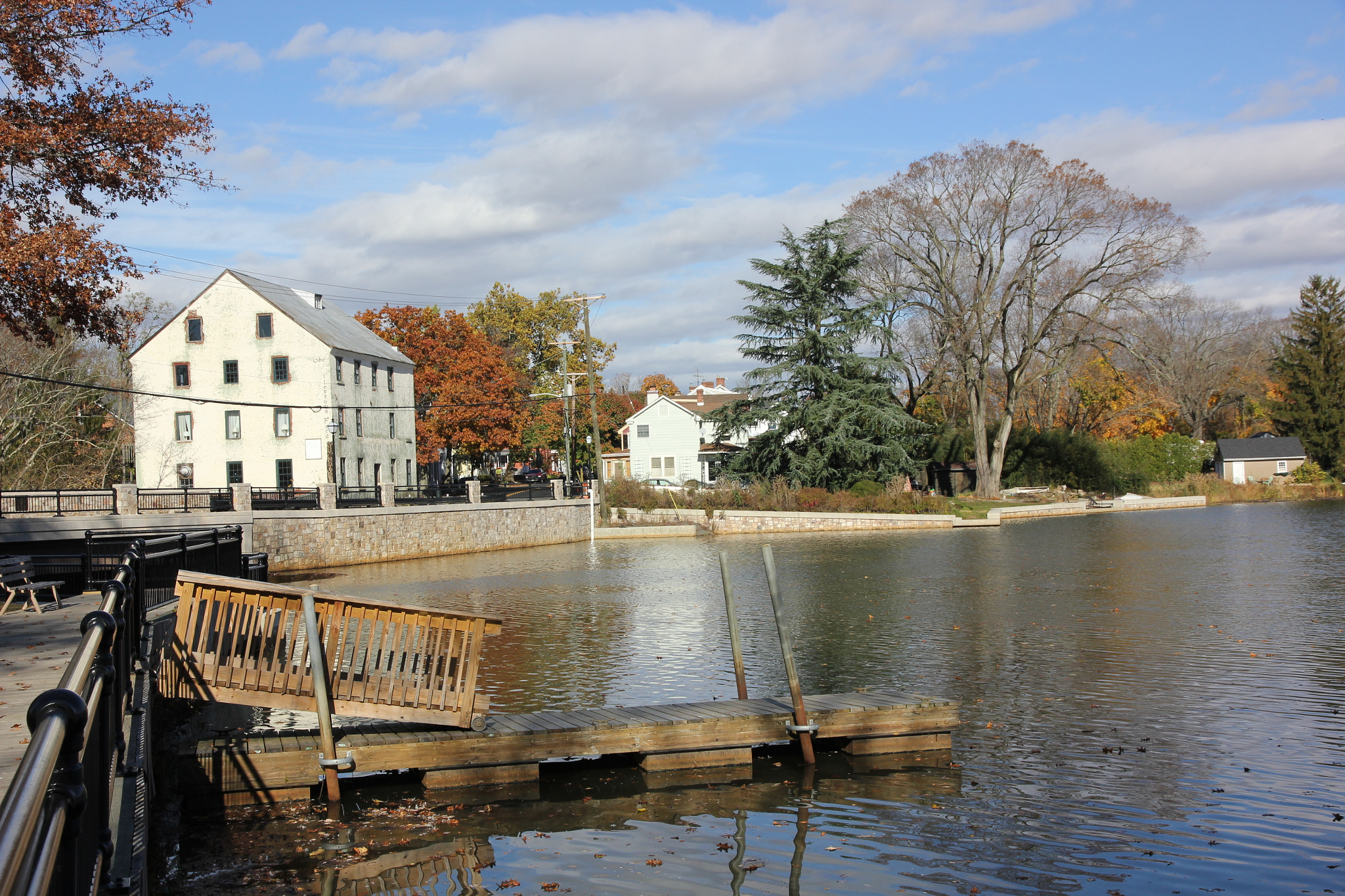 Canon EOS 550D (EOS Rebel T2i / EOS Kiss X4) sample photo. Allentown lakefront photography