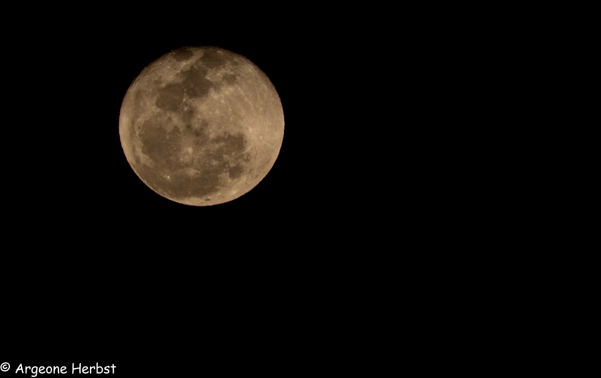 Canon EF-S 55-250mm F4-5.6 IS STM sample photo. Lua photography