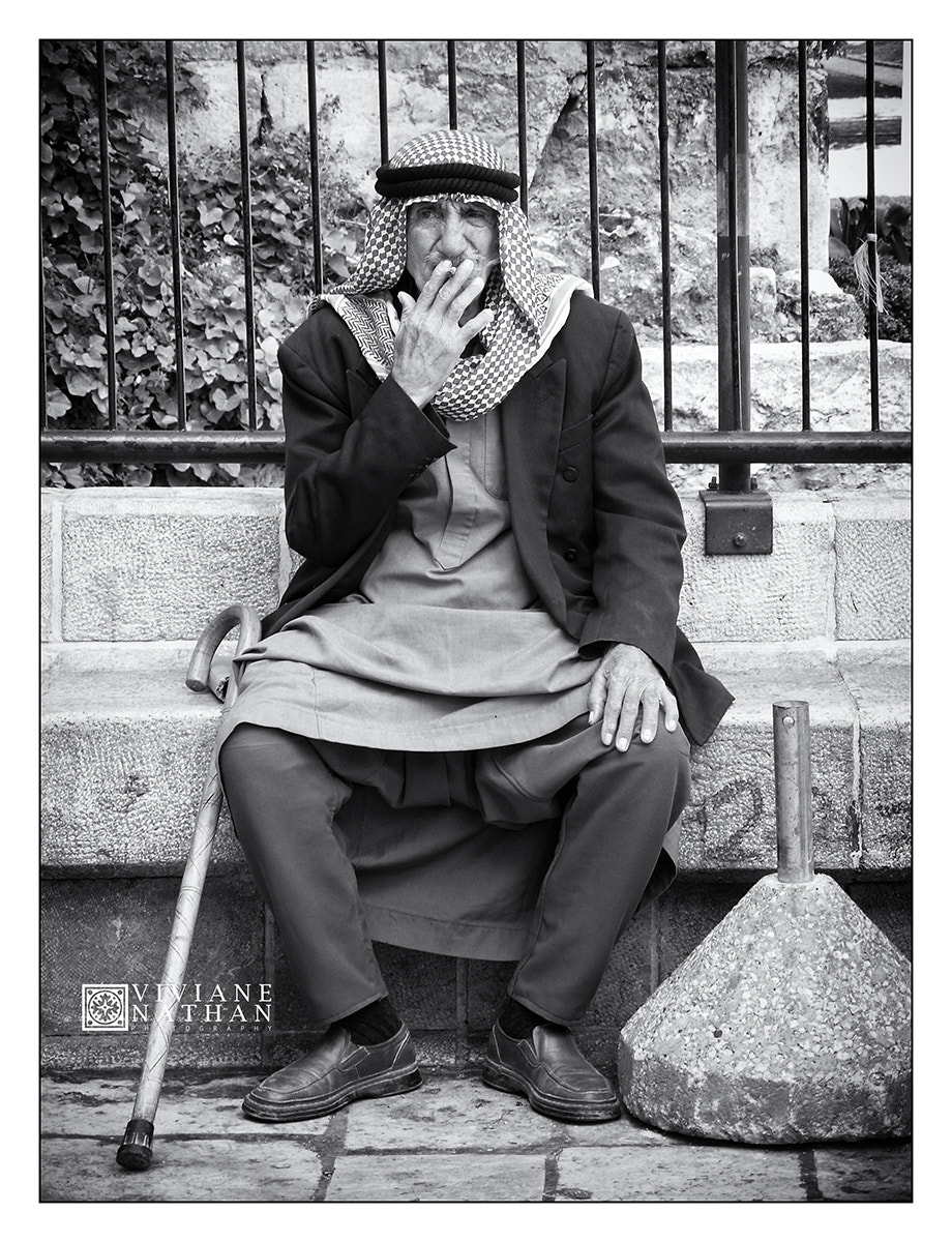 Nikon COOLPIX L1 sample photo. Old man in the old city... photography