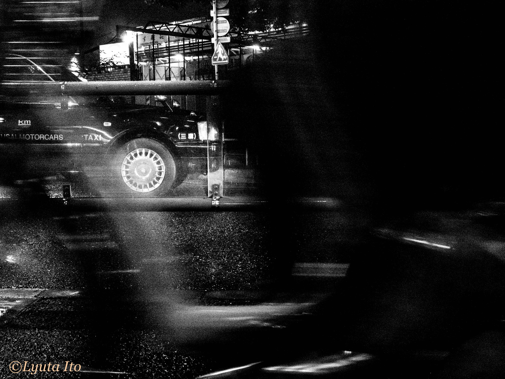 Olympus OM-D E-M5 + Olympus M.Zuiko Digital ED 14-42mm F3.5-5.6 EZ sample photo. A street in the night photography