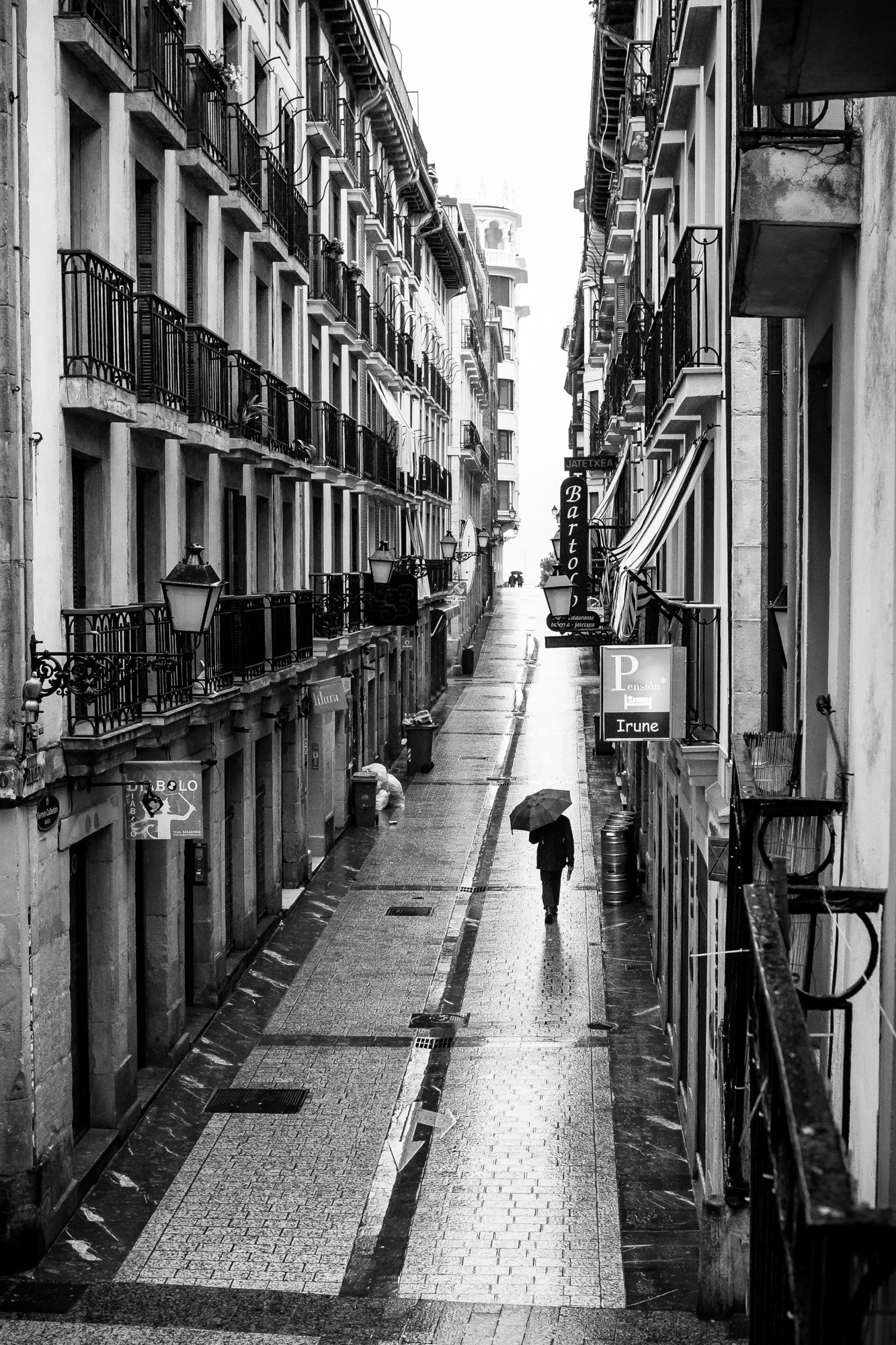 Olympus OM-D E-M5 + Olympus M.Zuiko Digital 25mm F1.8 sample photo. Por la calle photography