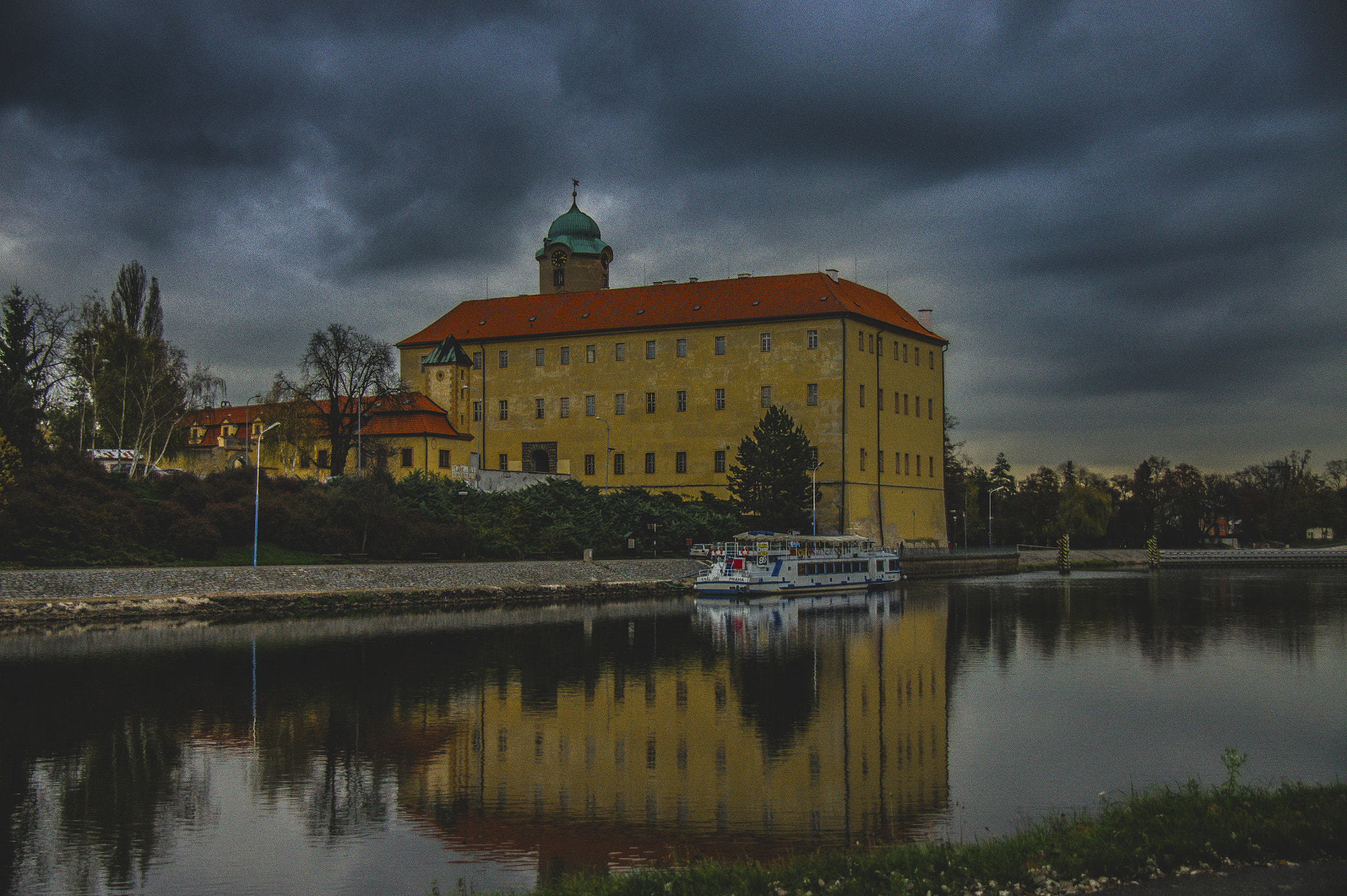 Sony Alpha DSLR-A450 sample photo. Zamok photography